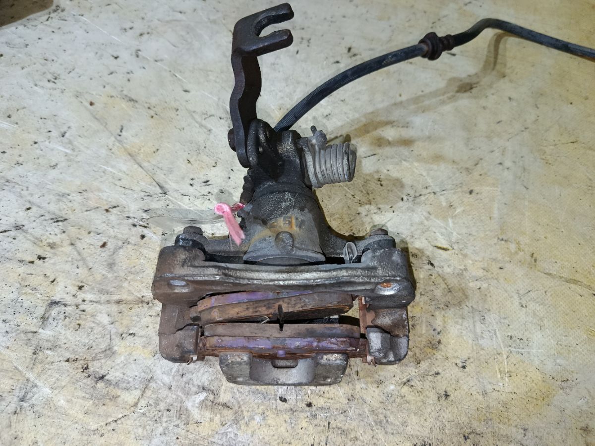 Суппорт на Nissan Cefiro A33 VQ20DE Фото 2