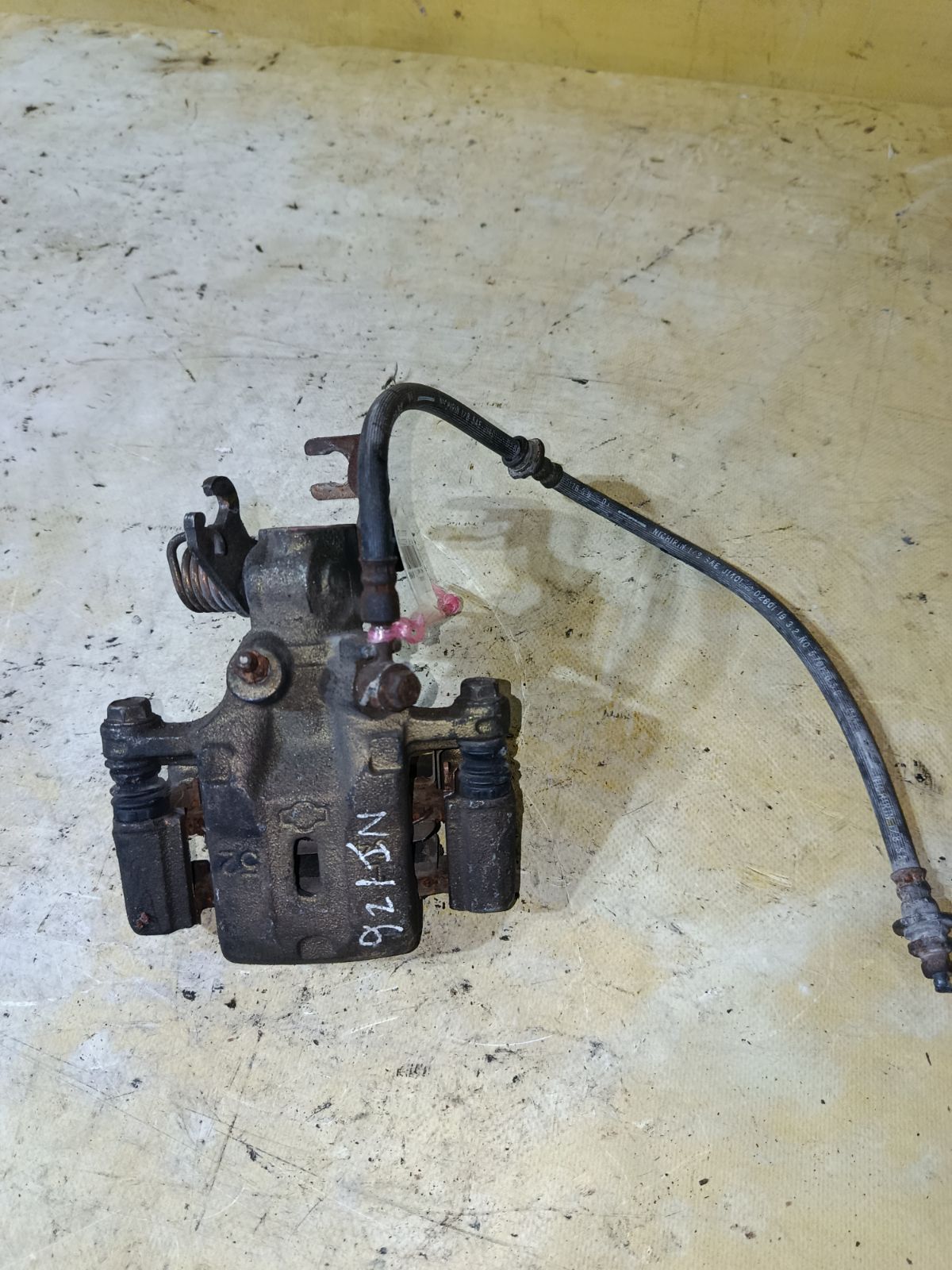 Суппорт на Nissan Cefiro A33 VQ20DE Фото 1