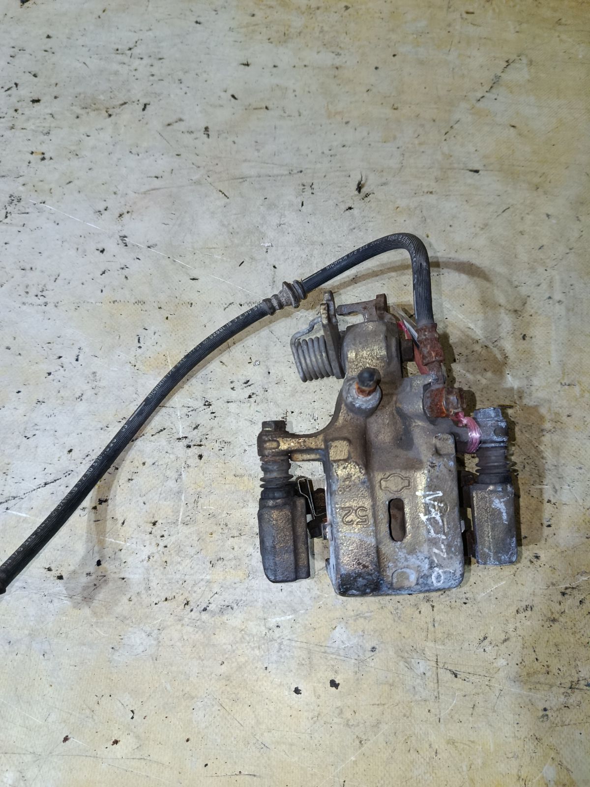 Суппорт на Nissan Cefiro A33 VQ20DE Фото 1