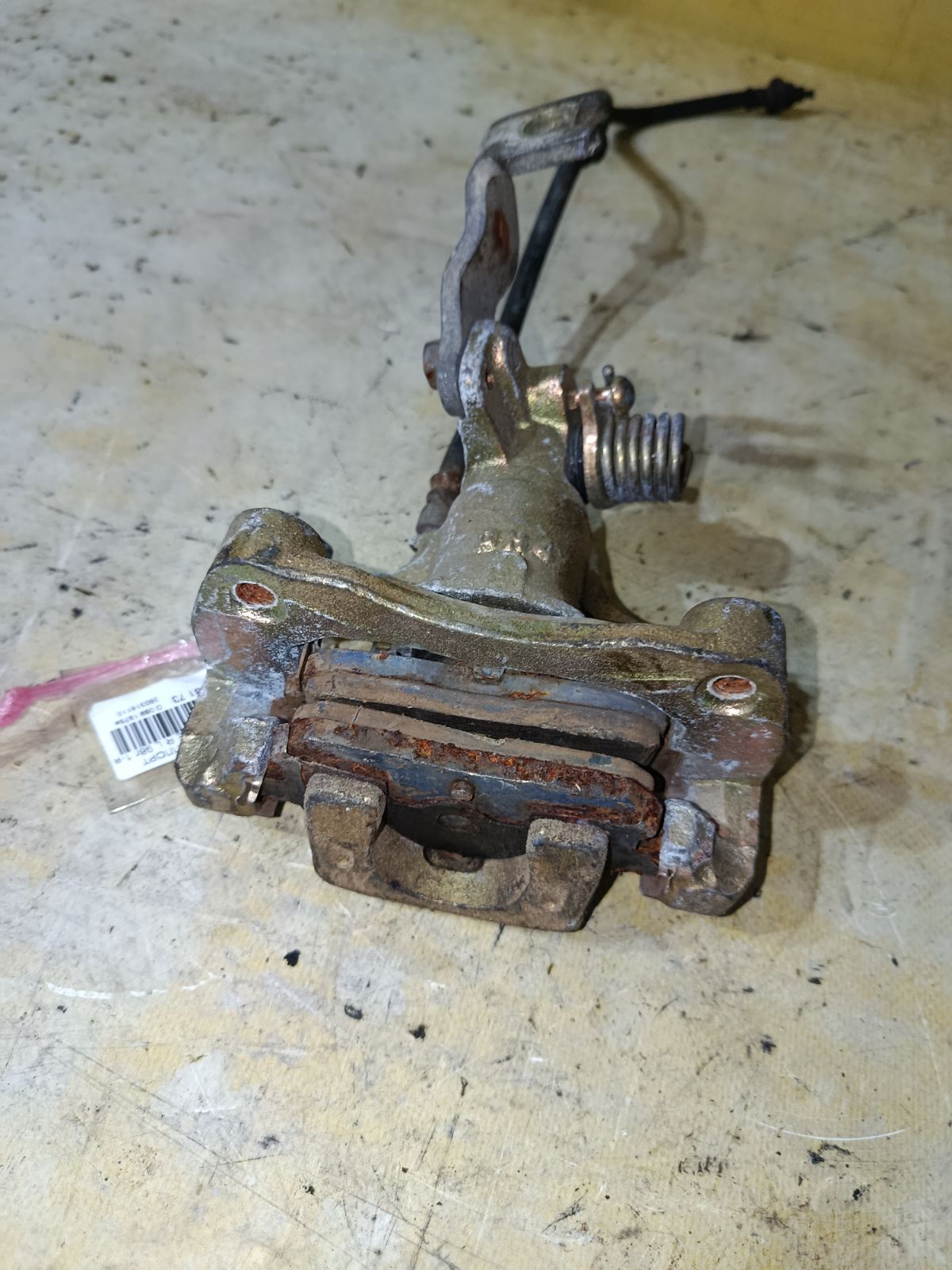 Суппорт на Nissan Cefiro A33 VQ20DE Фото 2