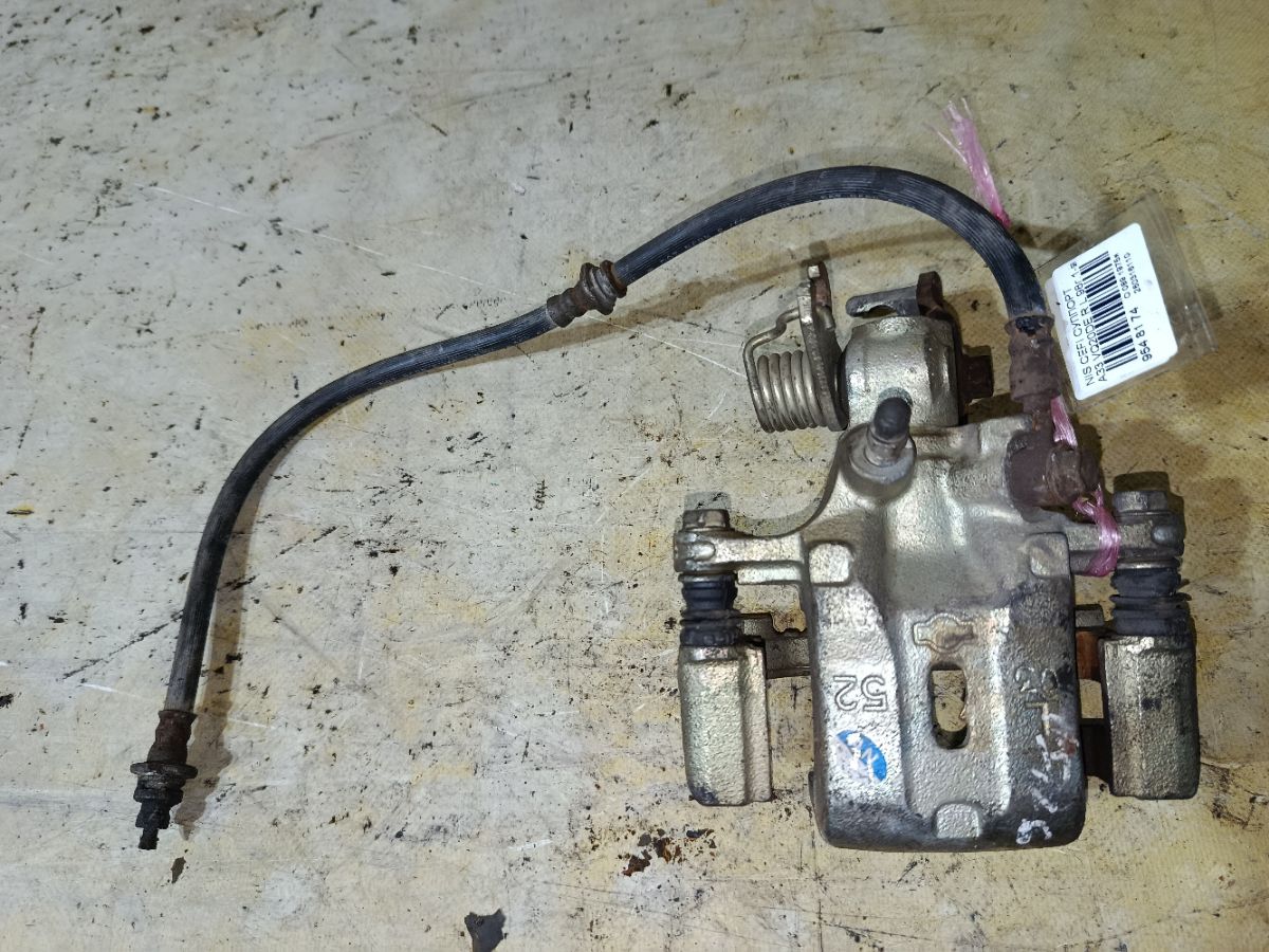 Суппорт на Nissan Cefiro A33 VQ20DE Фото 1