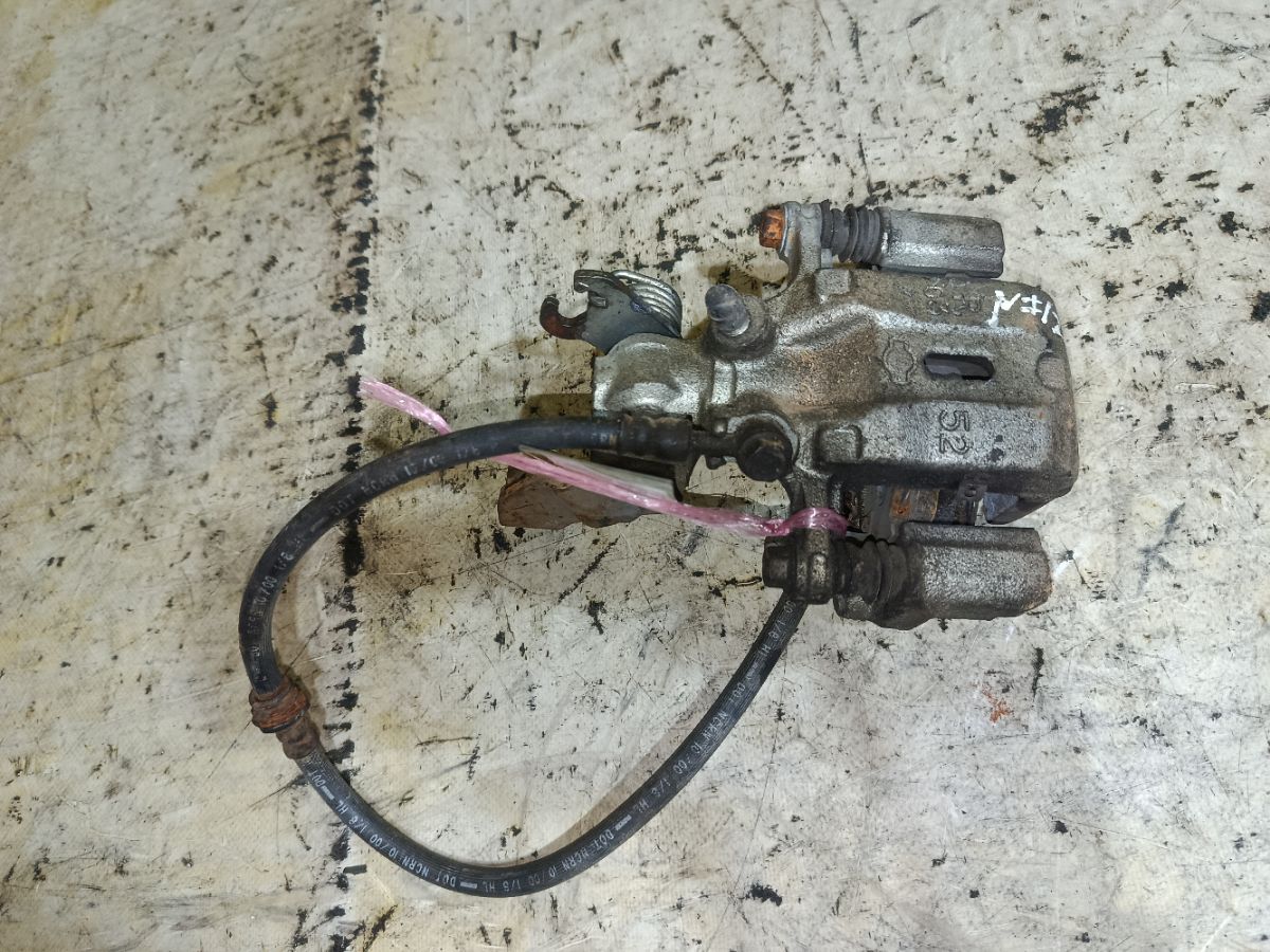 Суппорт на Nissan Cefiro A33 VQ20DE Фото 1