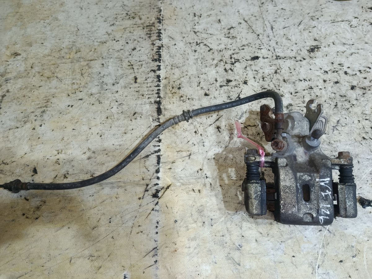 Суппорт на Nissan Cefiro A33 VQ20DE Фото 1