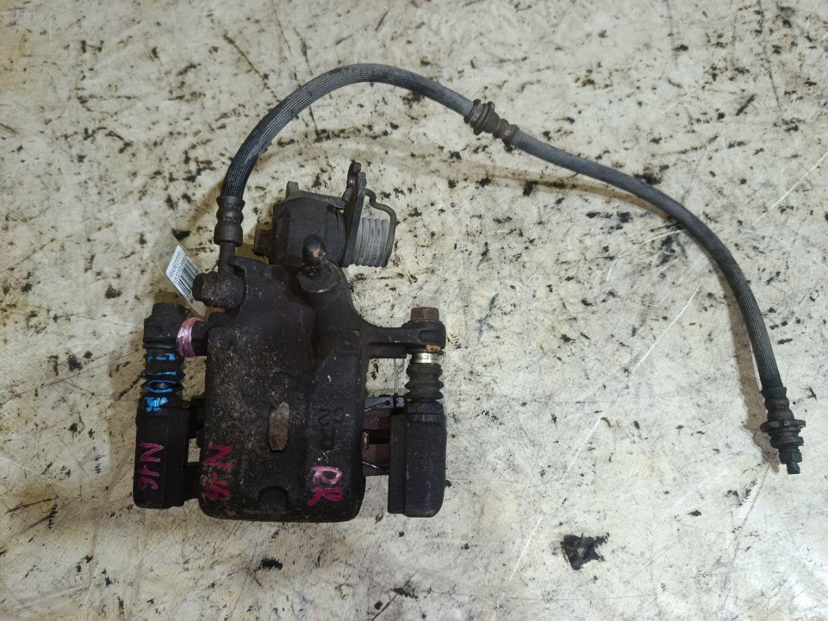 Суппорт на Nissan Almera N16 QG16DE Фото 1