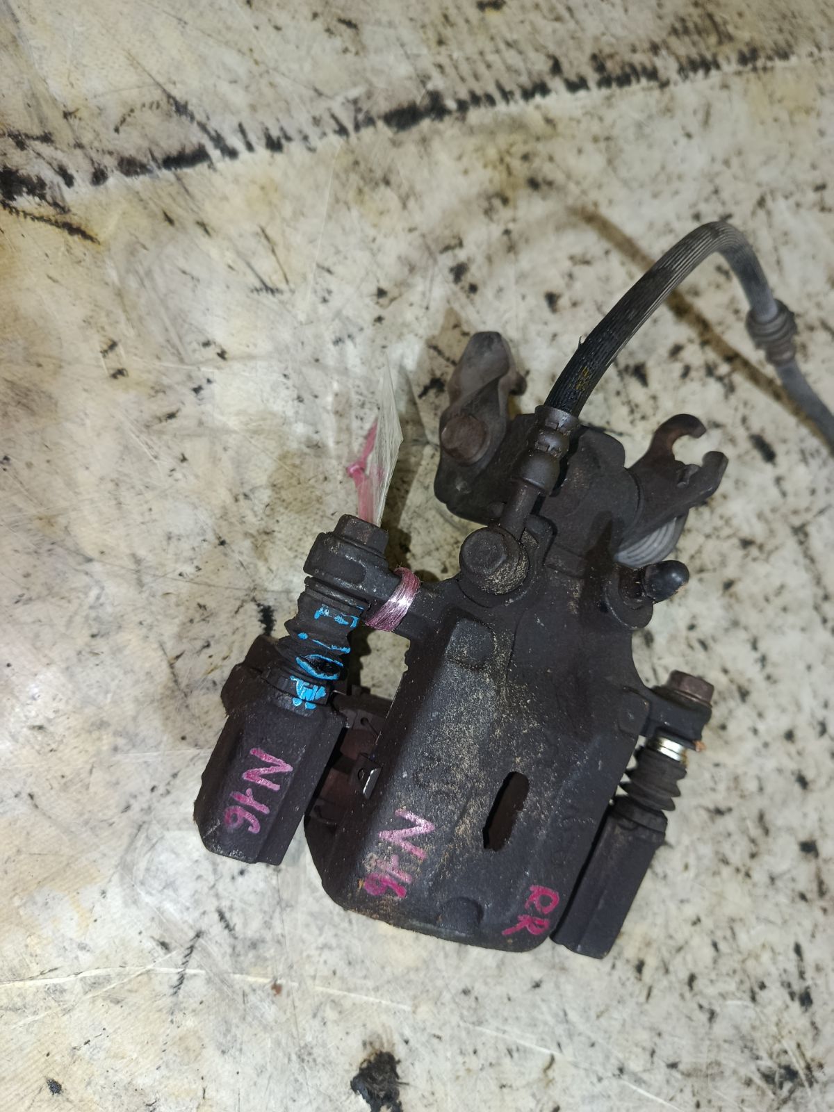 Суппорт на Nissan Almera N16 QG16DE Фото 2