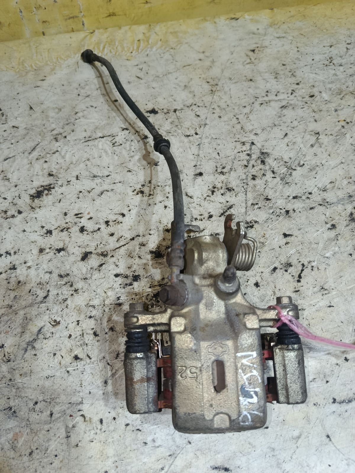 Суппорт на Nissan Cefiro A33 VQ20DE Фото 1