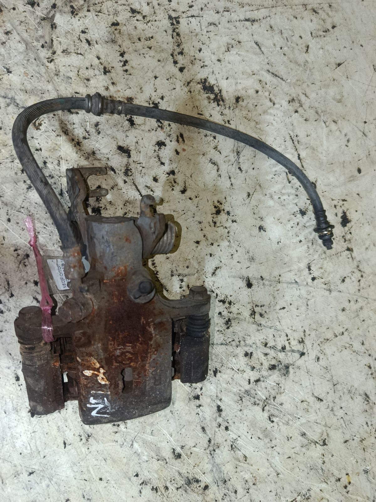 Суппорт на Nissan Cefiro A33 VQ20DE Фото 2