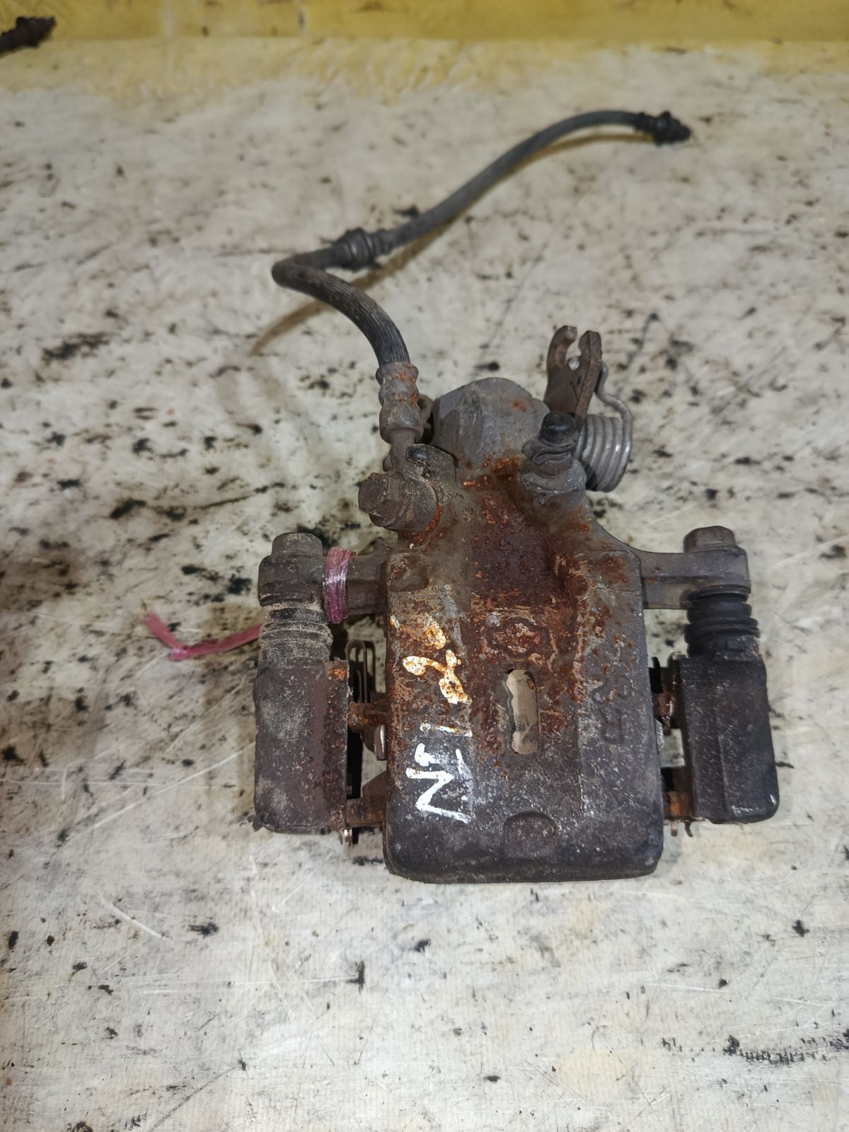 Суппорт на Nissan Cefiro A33 VQ20DE Фото 3