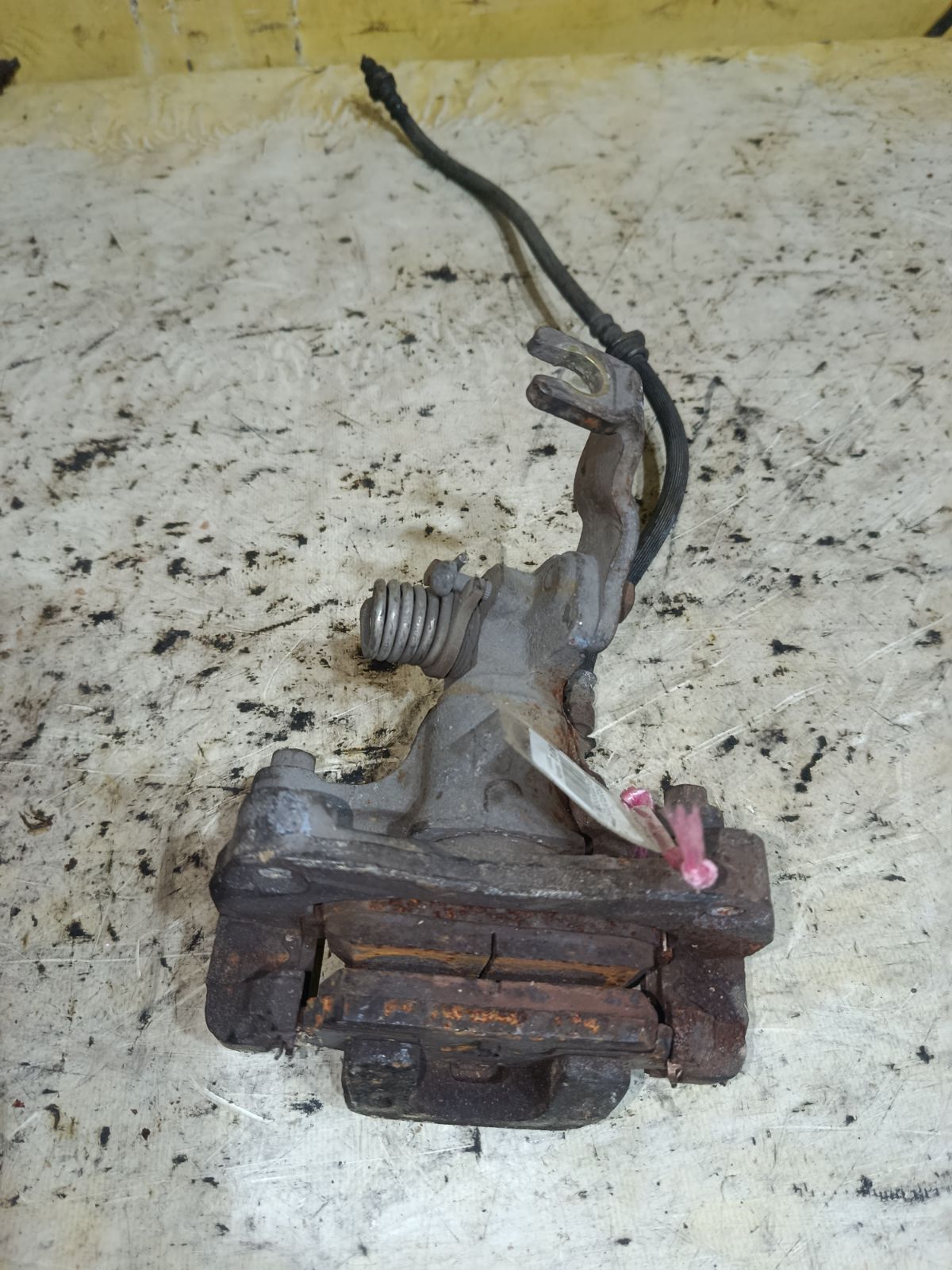 Суппорт на Nissan Cefiro A33 VQ20DE Фото 4