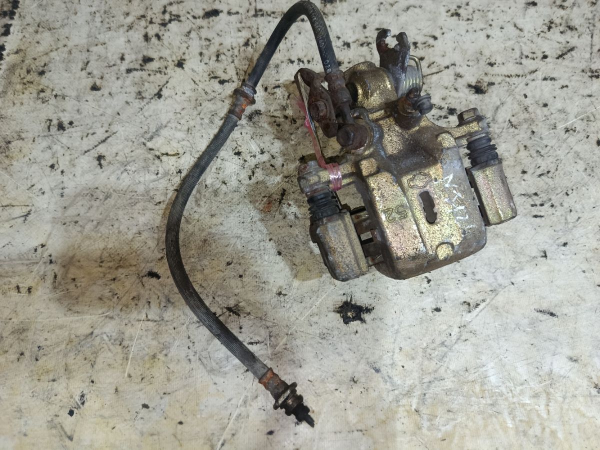 Суппорт на Nissan Cefiro A33 VQ20DE Фото 1