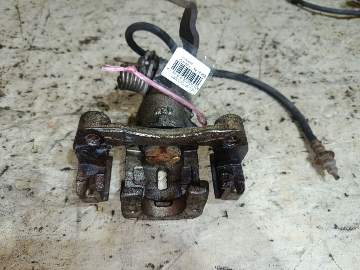 Суппорт на Nissan Cefiro A33 VQ20DE Фото 2