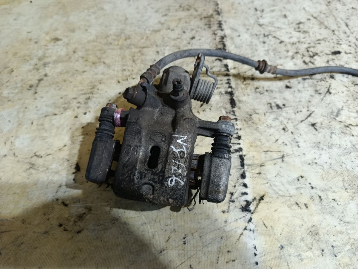 Суппорт на Nissan Cefiro A33 VQ20DE Фото 1