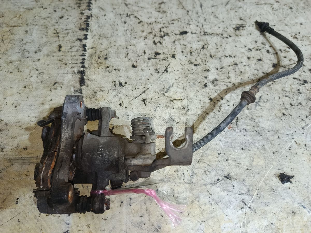 Суппорт на Nissan Cefiro A33 VQ20DE Фото 2