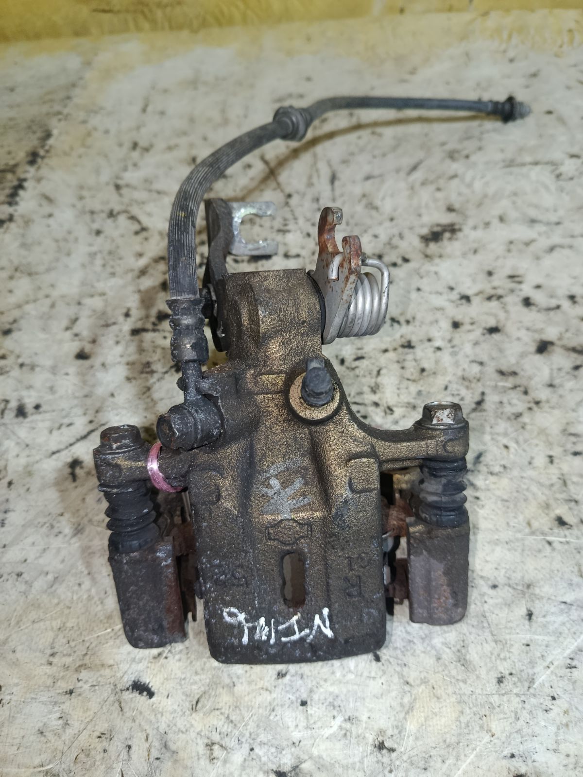 Суппорт на Nissan Cefiro A33 VQ20DE Фото 1