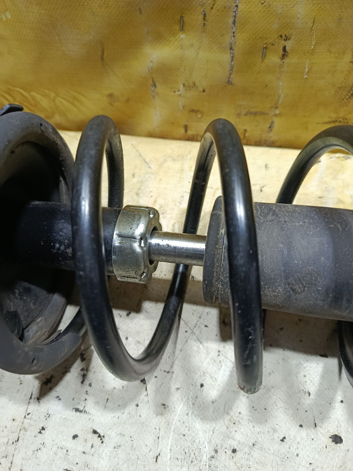 Стойка амортизатора 22-052704, 280 521, 316 339, 32-G30-A, 333258, 333368, 48510-52031, 48510-52033, 48510-52041, 48510-52042, 48510-52043, 48510-52060, 48510-52061, 48510-52062, 48510-52180, 48510-52210, 48510-52211, 48510-52212, 48510-52220, 48510-52221, 48510-52222, 48510-52350, 48510-52351, 48510-59146, 48510-59148, 48510-59156, 48510-59157, 48510-59158, 48510-59175, 48510-59176, 48510-59177, 48510-59265, 48510-59275, 48510-59276, 48510-59277, 48510-59285, 48510-59286, 48510-59287, 48510-59345, 48510-59346, 4851009510, 4851009520, 4851009900, 4851009A04, 4851009A06, 4851009A07, 4851009A20, 485100D010, 485100D020, 485100D040, 485100D080, 485100D100, 485100D110, 485100D150, 485100D160, 4851052013, 4851052014, 4851052030, 4851052032, 4851052034, 4851052040, 4851052044, 4851052050, 4851052052, 4851052063, 4851052121, 4851052122, 4851052170, 4851052213, 4851052223, 4851052231, 4851052232, 4851052233, 4851052352, 4851052360, 4851052361, 4851052362, 4851052370, 4851052371, 4851052400, 4851052401, 4851052420, 4851052630, 4851052640, 4851052650, 4851052660, 4851052670, 4851052710, 4851052780, 4851052A20, 4851059145, 4851059147, 4851059149, 4851059155, 4851059159, 4851059165, 4851059167, 4851059178, 4851059206, 4851059207, 4851059225, 4851059226, 4851059255, 4851059278, 4851059288, 4851059306, 4851059307, 4851059347, 4851059375, 4851059376, 4851059377, 4851059385, 4851059386, 4851059455, 4851059456, 4851059475, CR-049-4165, CR-049F-NCP10, CR8898, SJ-049-4165, ST-049-4165 на Toyota Vitz NCP10 2NZ-FE Фото 2