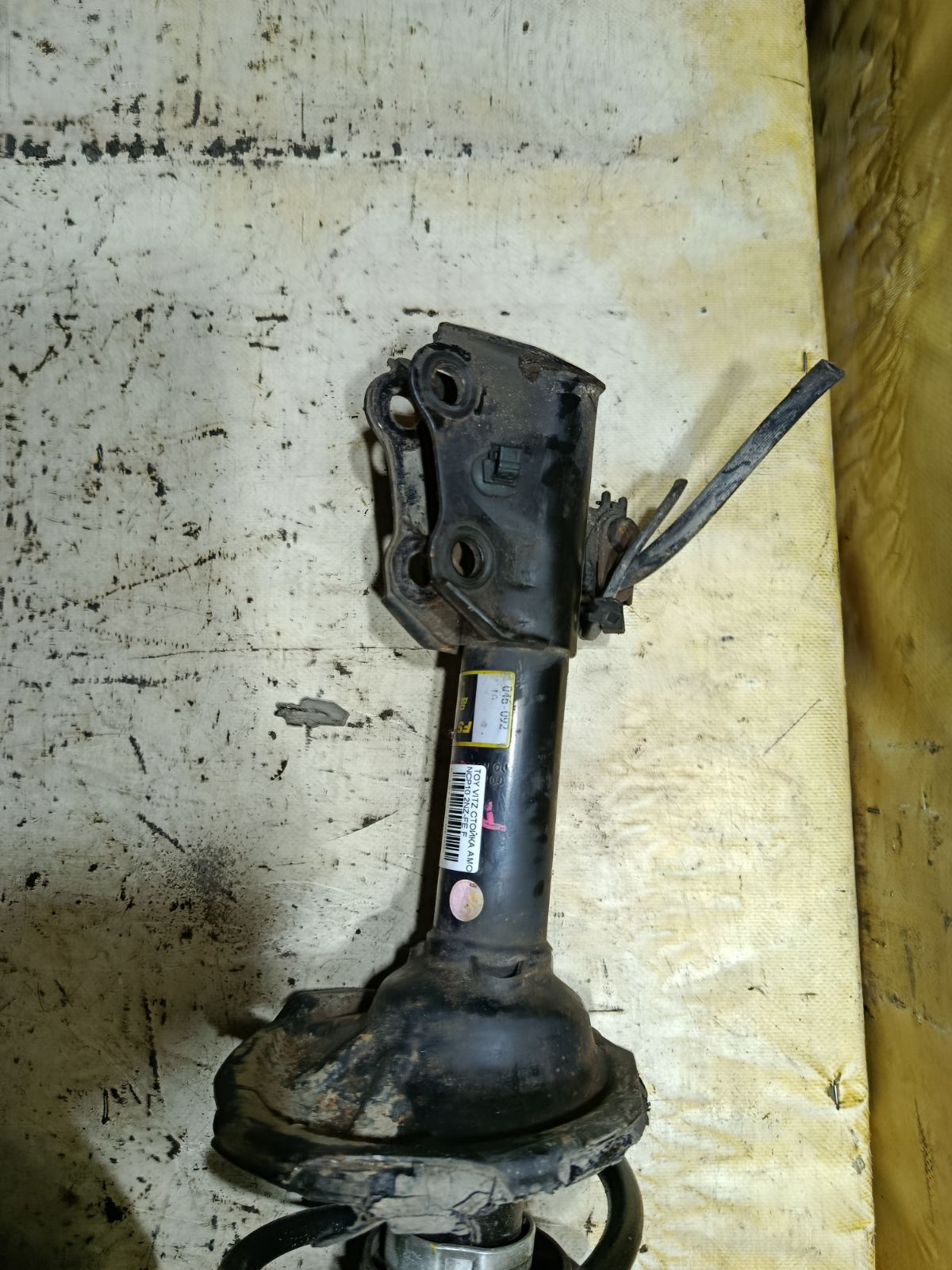 Стойка амортизатора 22-052704, 280 521, 316 339, 32-G30-A, 333258, 333368, 48510-52031, 48510-52033, 48510-52041, 48510-52042, 48510-52043, 48510-52060, 48510-52061, 48510-52062, 48510-52180, 48510-52210, 48510-52211, 48510-52212, 48510-52220, 48510-52221, 48510-52222, 48510-52350, 48510-52351, 48510-59146, 48510-59148, 48510-59156, 48510-59157, 48510-59158, 48510-59175, 48510-59176, 48510-59177, 48510-59265, 48510-59275, 48510-59276, 48510-59277, 48510-59285, 48510-59286, 48510-59287, 48510-59345, 48510-59346, 4851009510, 4851009520, 4851009900, 4851009A04, 4851009A06, 4851009A07, 4851009A20, 485100D010, 485100D020, 485100D040, 485100D080, 485100D100, 485100D110, 485100D150, 485100D160, 4851052013, 4851052014, 4851052030, 4851052032, 4851052034, 4851052040, 4851052044, 4851052050, 4851052052, 4851052063, 4851052121, 4851052122, 4851052170, 4851052213, 4851052223, 4851052231, 4851052232, 4851052233, 4851052352, 4851052360, 4851052361, 4851052362, 4851052370, 4851052371, 4851052400, 4851052401, 4851052420, 4851052630, 4851052640, 4851052650, 4851052660, 4851052670, 4851052710, 4851052780, 4851052A20, 4851059145, 4851059147, 4851059149, 4851059155, 4851059159, 4851059165, 4851059167, 4851059178, 4851059206, 4851059207, 4851059225, 4851059226, 4851059255, 4851059278, 4851059288, 4851059306, 4851059307, 4851059347, 4851059375, 4851059376, 4851059377, 4851059385, 4851059386, 4851059455, 4851059456, 4851059475, CR-049-4165, CR-049F-NCP10, CR8898, SJ-049-4165, ST-049-4165 на Toyota Vitz NCP10 2NZ-FE Фото 4