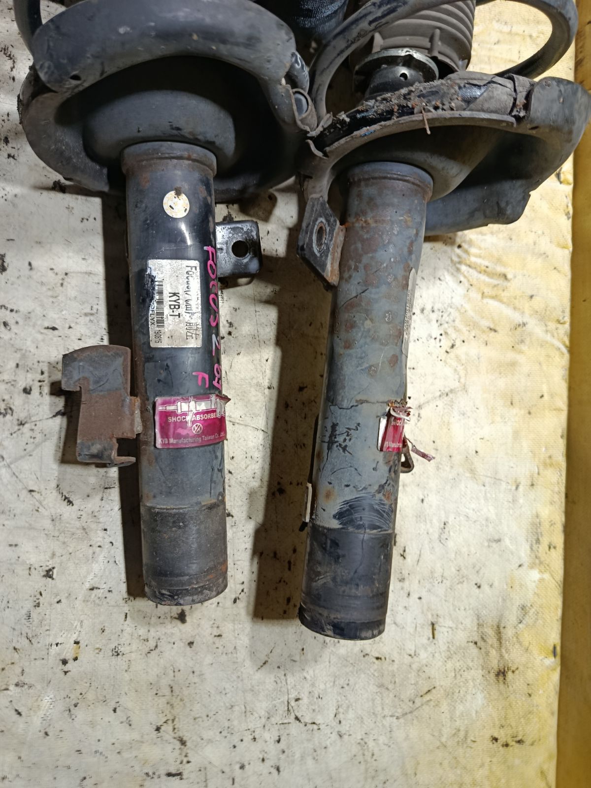 Стойка амортизатора на Ford Focus 2 Фото 2