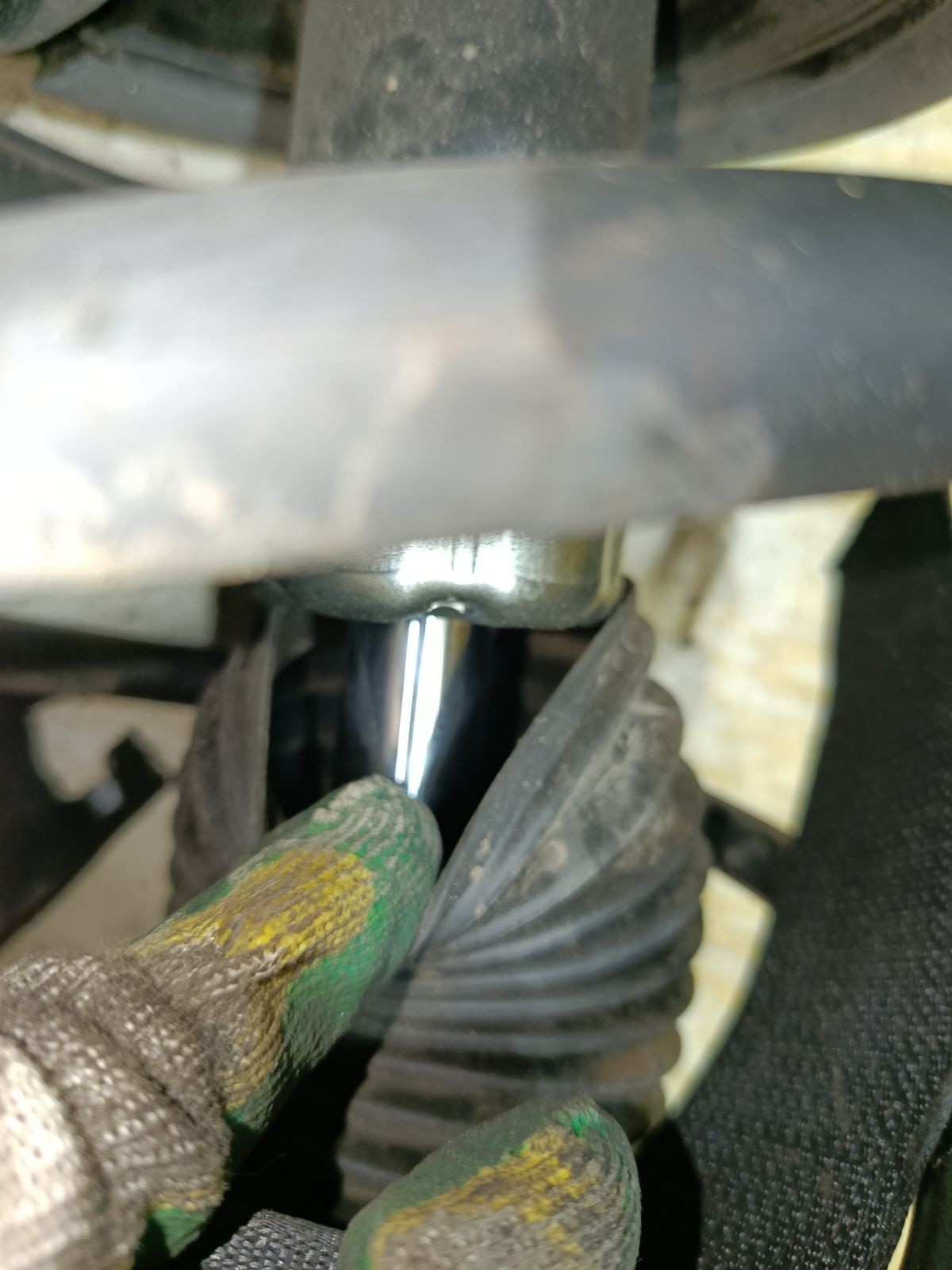 Стойка амортизатора на Nissan Cefiro A33 VQ20DE Фото 4