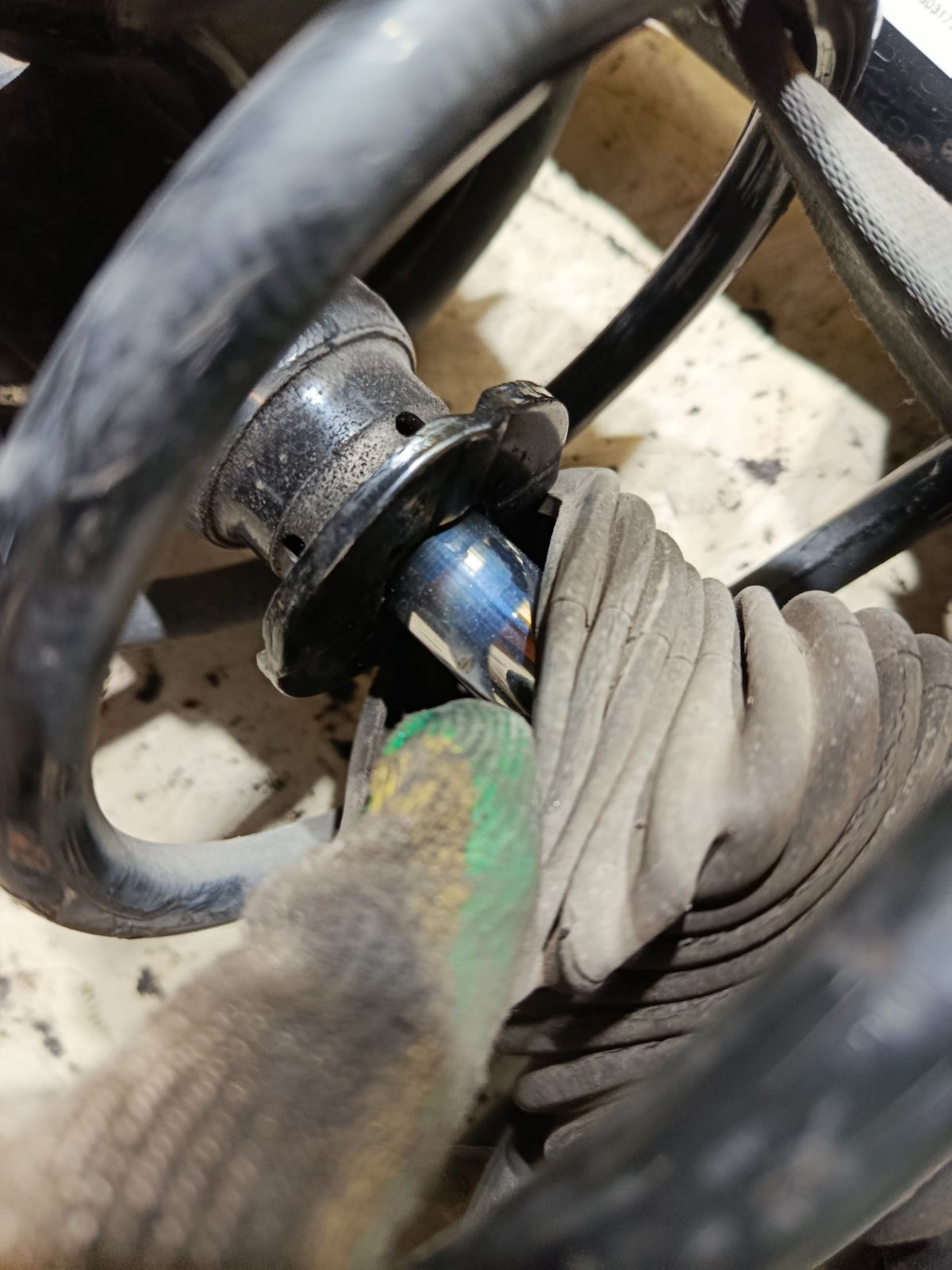 Стойка амортизатора на Nissan Sunny FB15 QG15DE Фото 2