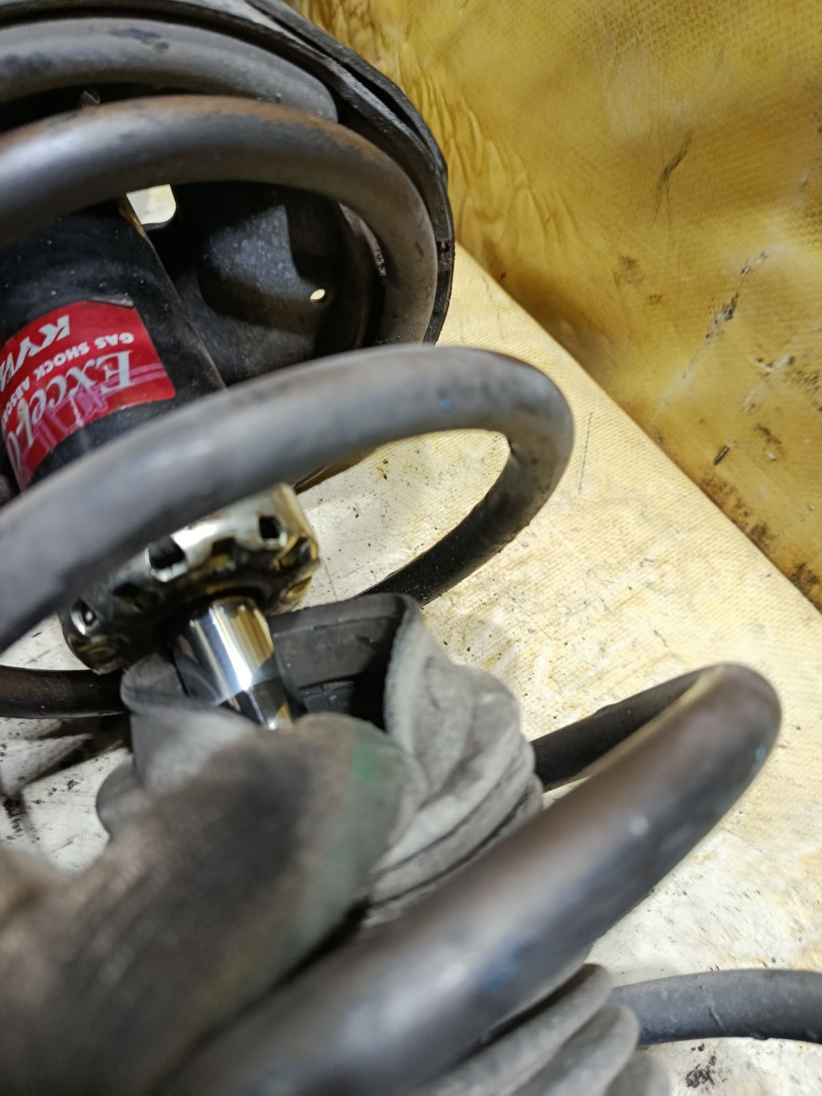 Стойка амортизатора на Mazda Premacy CP8W FP-DE Фото 3