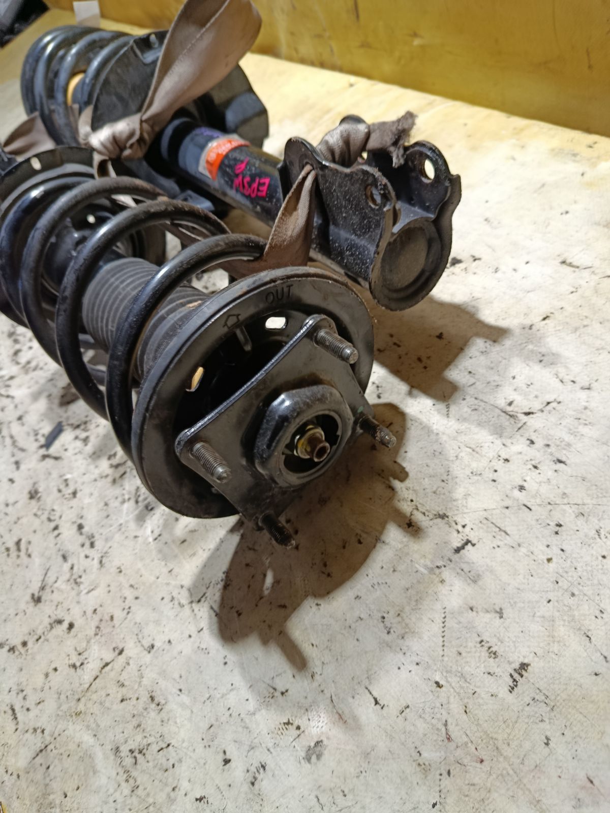 Стойка амортизатора на Mazda Tribute EP3W L3 Фото 2