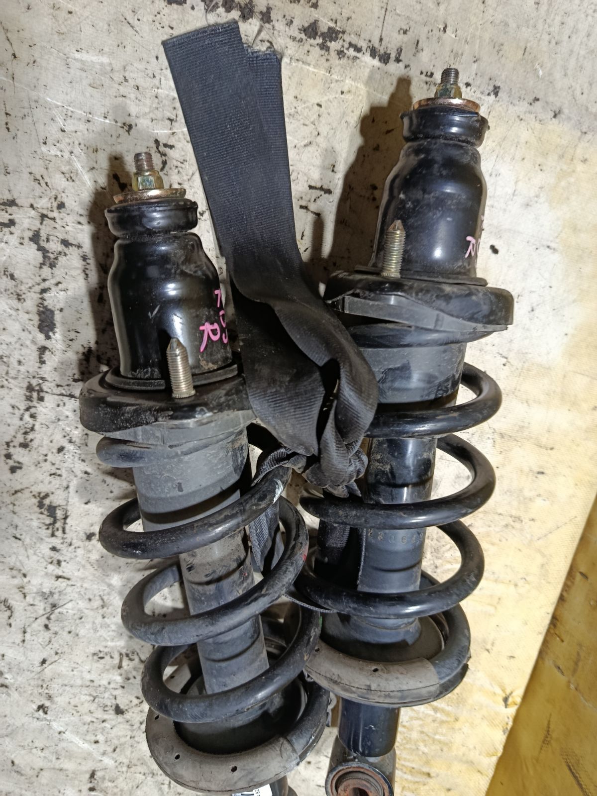 Стойка амортизатора 19-173580, 27-K47-A, 313 769, 341463, 341488, 52610SKNG01, 52611-S9A-A03, 52611-S9A-A12, 52611-S9A-G02, 52611-S9A-N02, 52611-S9A-N03, 52611-S9E-T03, 52611-S9H-K01, 52611S9AA02, 52611S9AG04, 52611S9ET12, 52611SKNG01, 52620-S9A-A4, 52620S9AA03, 52620S9AA04, 52620S9AA12, CR-049-2139, CR-049R-RD4, CR8824, SJ-049-2139, SST0025, ST-049-2139, ST-049R-RD4 на Honda Cr-V RD5 K20A Фото 3