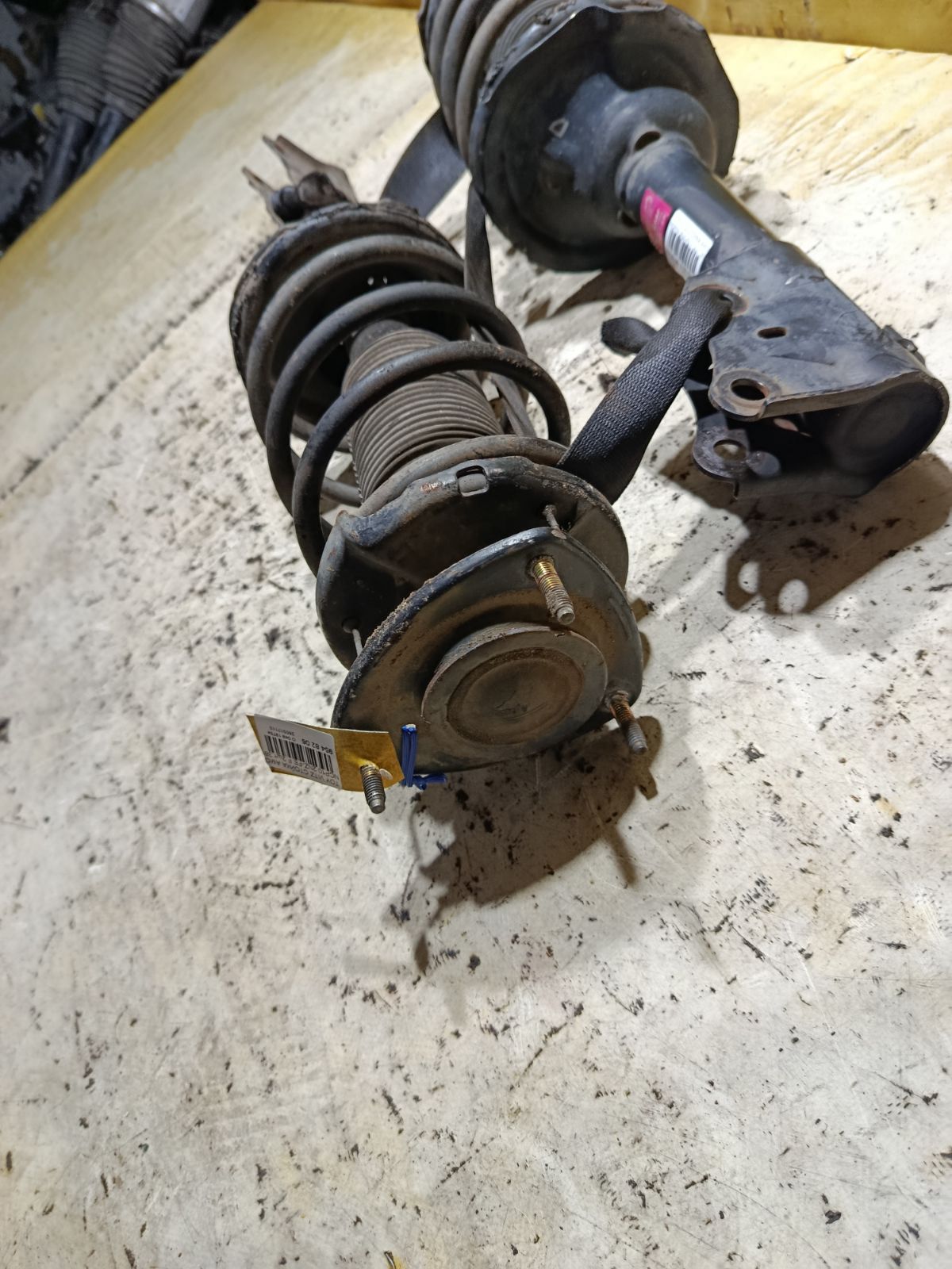 Стойка амортизатора 22-052704, 280 521, 316 339, 32-G30-A, 333258, 333368, 48510-52031, 48510-52033, 48510-52041, 48510-52042, 48510-52043, 48510-52060, 48510-52061, 48510-52062, 48510-52180, 48510-52210, 48510-52211, 48510-52212, 48510-52220, 48510-52221, 48510-52222, 48510-52350, 48510-52351, 48510-59146, 48510-59148, 48510-59156, 48510-59157, 48510-59158, 48510-59175, 48510-59176, 48510-59177, 48510-59265, 48510-59275, 48510-59276, 48510-59277, 48510-59285, 48510-59286, 48510-59287, 48510-59345, 48510-59346, 4851009510, 4851009520, 4851009900, 4851009A04, 4851009A06, 4851009A07, 4851009A20, 485100D010, 485100D020, 485100D040, 485100D080, 485100D100, 485100D110, 485100D150, 485100D160, 4851052013, 4851052014, 4851052030, 4851052032, 4851052034, 4851052040, 4851052044, 4851052050, 4851052052, 4851052063, 4851052121, 4851052122, 4851052170, 4851052213, 4851052223, 4851052231, 4851052232, 4851052233, 4851052352, 4851052360, 4851052361, 4851052362, 4851052370, 4851052371, 4851052400, 4851052401, 4851052420, 4851052630, 4851052640, 4851052650, 4851052660, 4851052670, 4851052710, 4851052780, 4851052A20, 4851059145, 4851059147, 4851059149, 4851059155, 4851059159, 4851059165, 4851059167, 4851059178, 4851059206, 4851059207, 4851059225, 4851059226, 4851059255, 4851059278, 4851059288, 4851059306, 4851059307, 4851059347, 4851059375, 4851059376, 4851059377, 4851059385, 4851059386, 4851059455, 4851059456, 4851059475, CR-049-4165, CR-049F-NCP10, CR8898, SJ-049-4165, ST-049-4165 на Toyota Vitz NCP10 2NZ-FE Фото 2