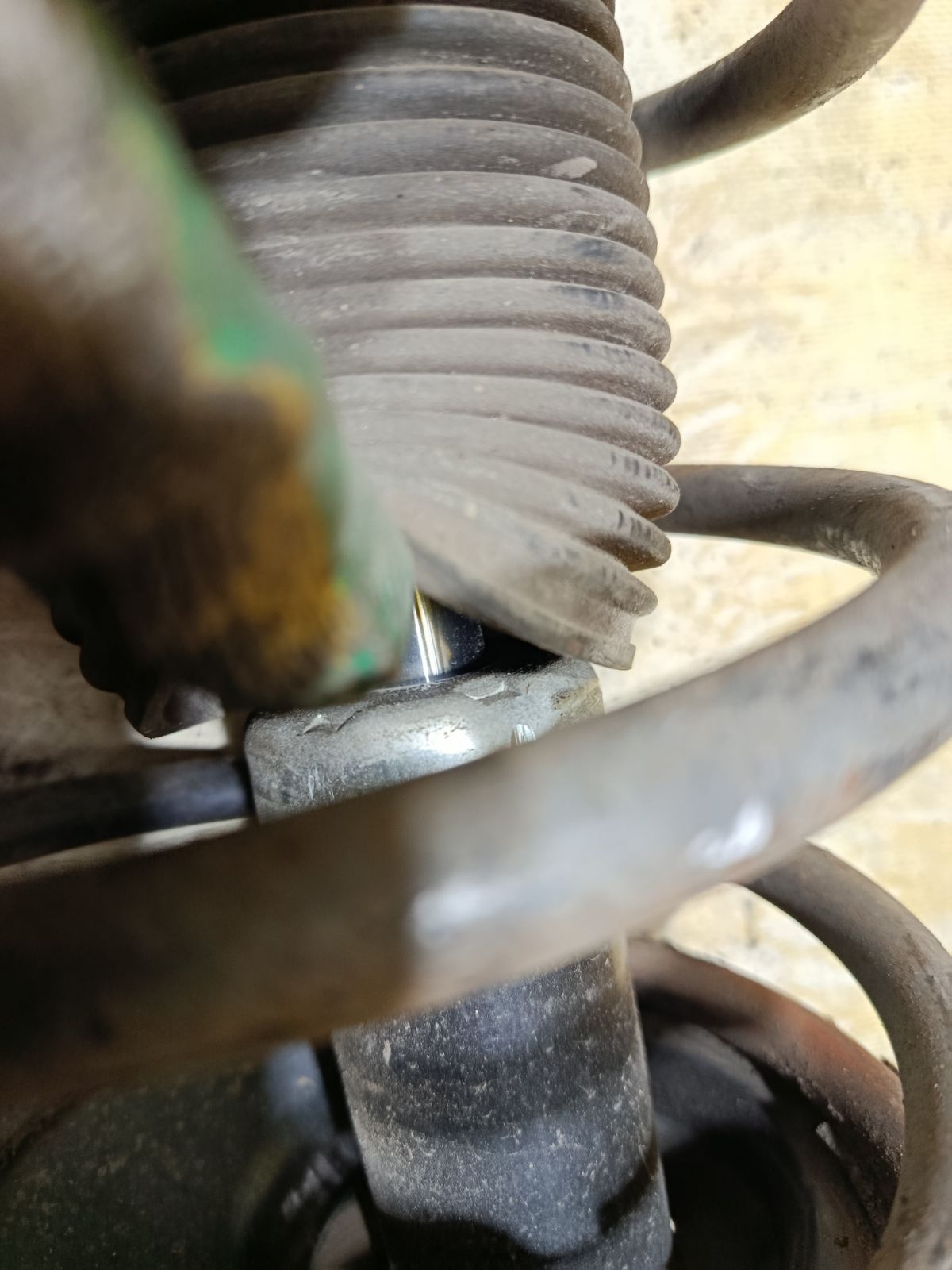 Стойка амортизатора 22-052704, 280 521, 316 339, 32-G30-A, 333258, 333368, 48510-52031, 48510-52033, 48510-52041, 48510-52042, 48510-52043, 48510-52060, 48510-52061, 48510-52062, 48510-52180, 48510-52210, 48510-52211, 48510-52212, 48510-52220, 48510-52221, 48510-52222, 48510-52350, 48510-52351, 48510-59146, 48510-59148, 48510-59156, 48510-59157, 48510-59158, 48510-59175, 48510-59176, 48510-59177, 48510-59265, 48510-59275, 48510-59276, 48510-59277, 48510-59285, 48510-59286, 48510-59287, 48510-59345, 48510-59346, 4851009510, 4851009520, 4851009900, 4851009A04, 4851009A06, 4851009A07, 4851009A20, 485100D010, 485100D020, 485100D040, 485100D080, 485100D100, 485100D110, 485100D150, 485100D160, 4851052013, 4851052014, 4851052030, 4851052032, 4851052034, 4851052040, 4851052044, 4851052050, 4851052052, 4851052063, 4851052121, 4851052122, 4851052170, 4851052213, 4851052223, 4851052231, 4851052232, 4851052233, 4851052352, 4851052360, 4851052361, 4851052362, 4851052370, 4851052371, 4851052400, 4851052401, 4851052420, 4851052630, 4851052640, 4851052650, 4851052660, 4851052670, 4851052710, 4851052780, 4851052A20, 4851059145, 4851059147, 4851059149, 4851059155, 4851059159, 4851059165, 4851059167, 4851059178, 4851059206, 4851059207, 4851059225, 4851059226, 4851059255, 4851059278, 4851059288, 4851059306, 4851059307, 4851059347, 4851059375, 4851059376, 4851059377, 4851059385, 4851059386, 4851059455, 4851059456, 4851059475, CR-049-4165, CR-049F-NCP10, CR8898, SJ-049-4165, ST-049-4165 на Toyota Vitz NCP10 2NZ-FE Фото 5