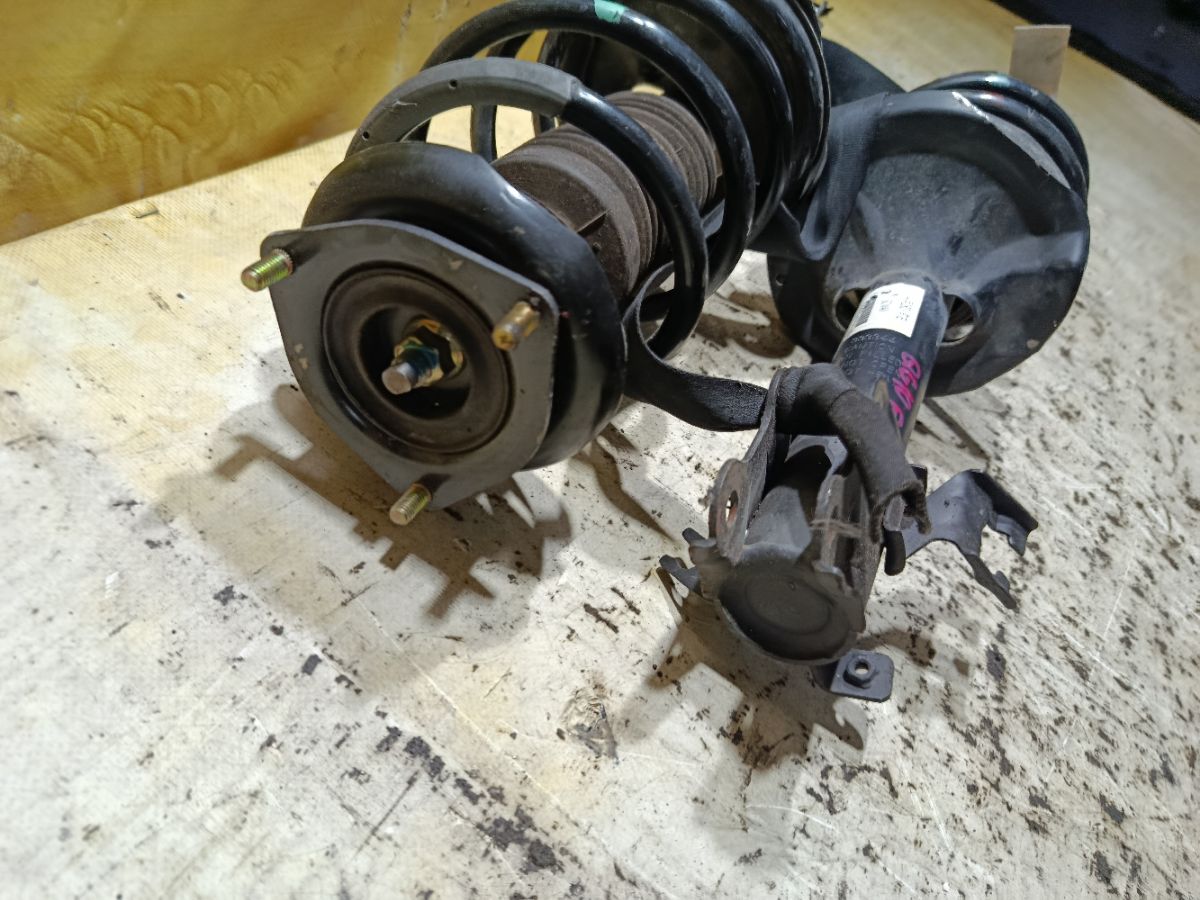 Стойка амортизатора на Nissan Bluebird Sylphy QG10 QG18DE Фото 4