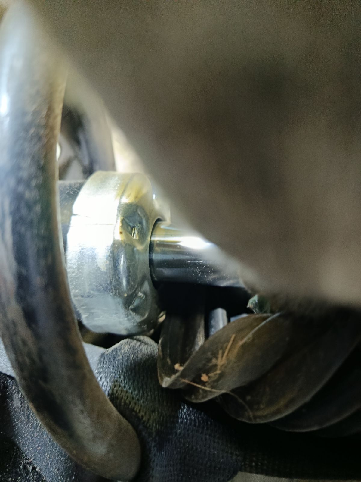 Стойка амортизатора на Mitsubishi Chariot Grandis N84W 4G64 Фото 5