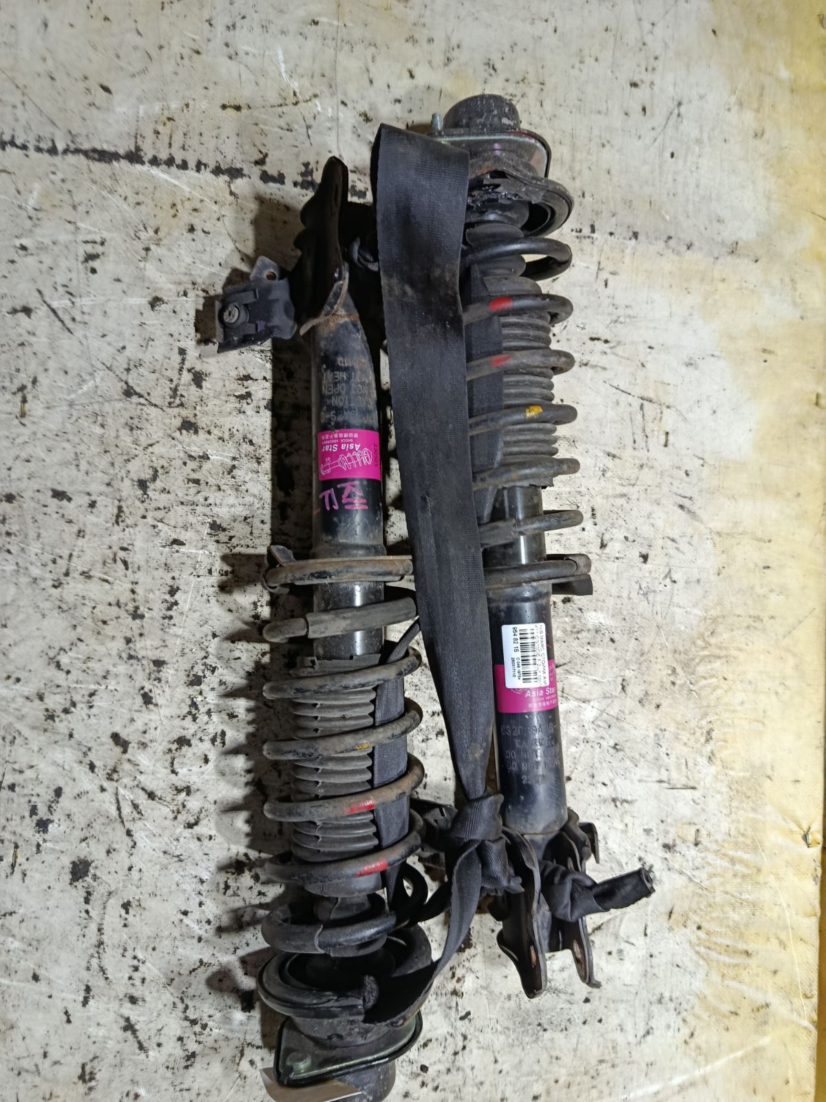 Стойка амортизатора на Nissan March K11 CG10DE Фото 1