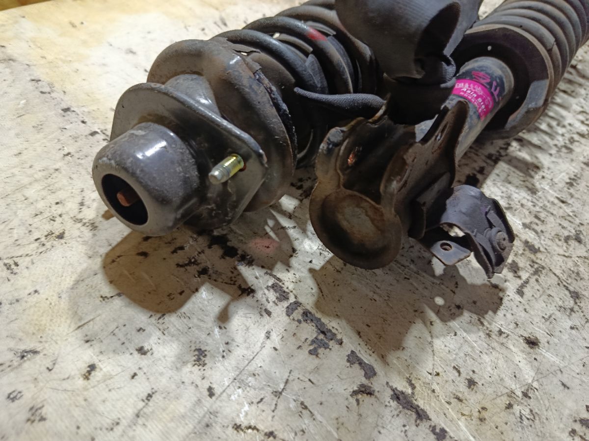 Стойка амортизатора на Nissan March K11 CG10DE Фото 3