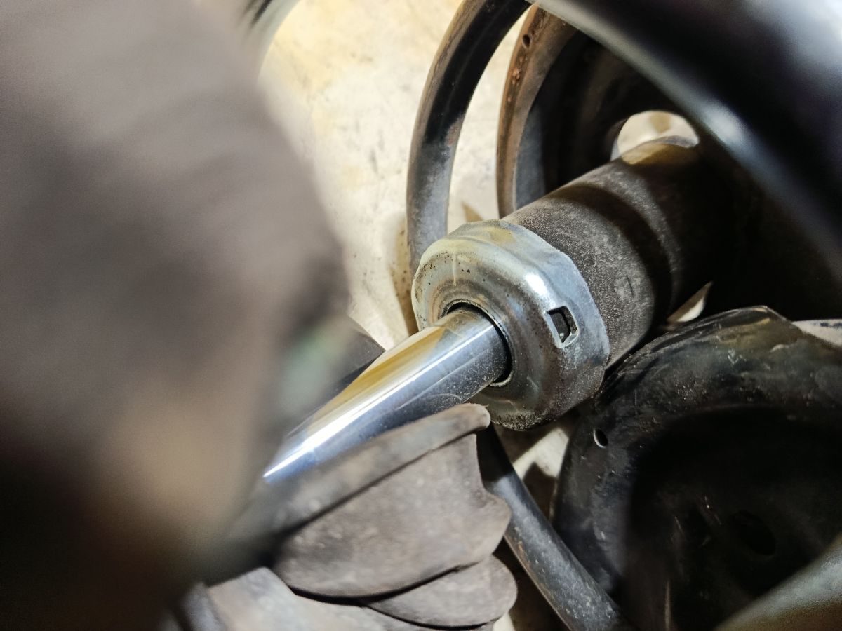 Стойка амортизатора 54661-2L200, 54651-2L200 на Hyundai I30 FD G4FC Фото 3