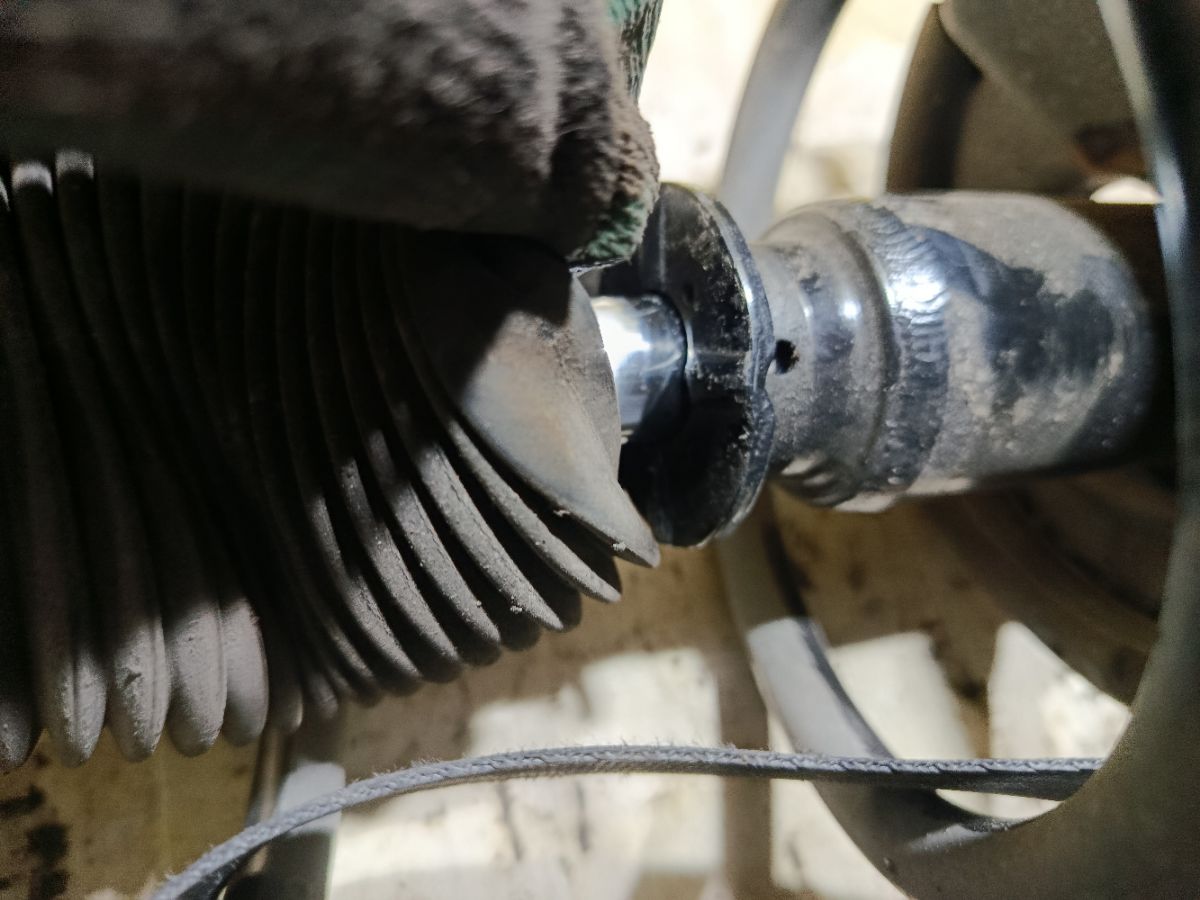 Стойка амортизатора на Nissan Serena TC24 QR20DE Фото 2