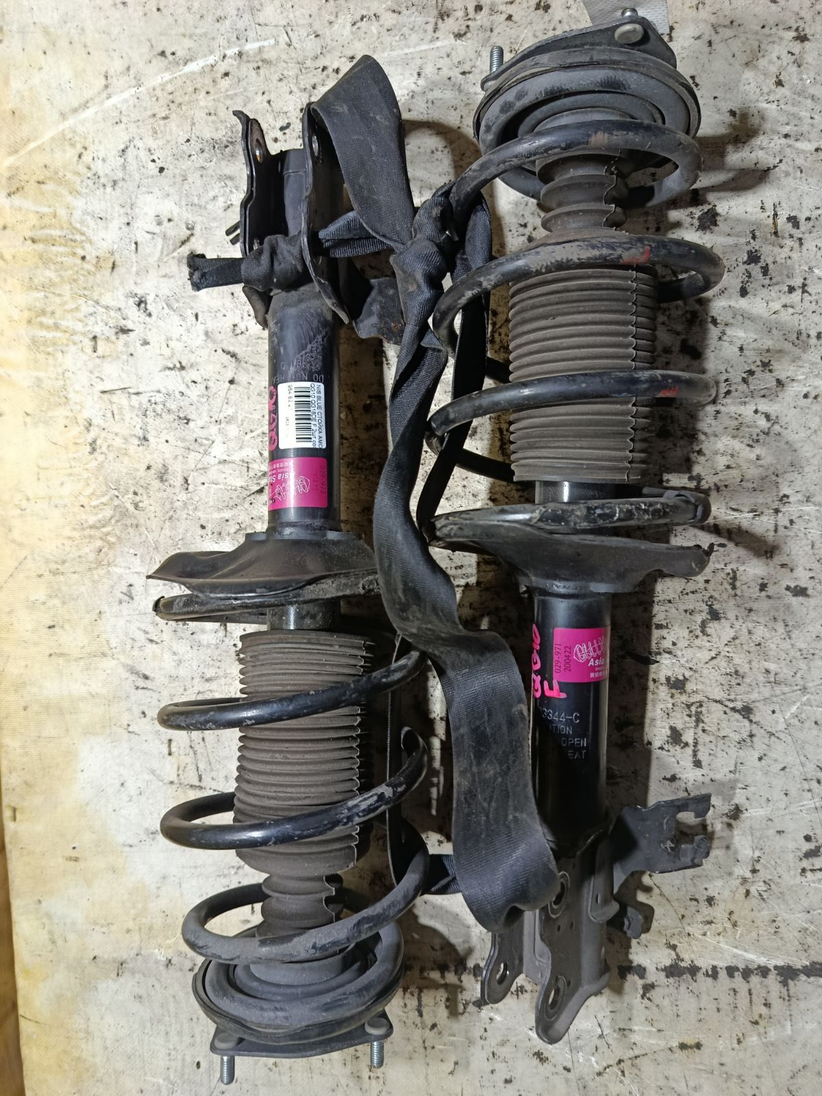 Стойка амортизатора на Nissan Bluebird Sylphy QG10 QG18DE Фото 1