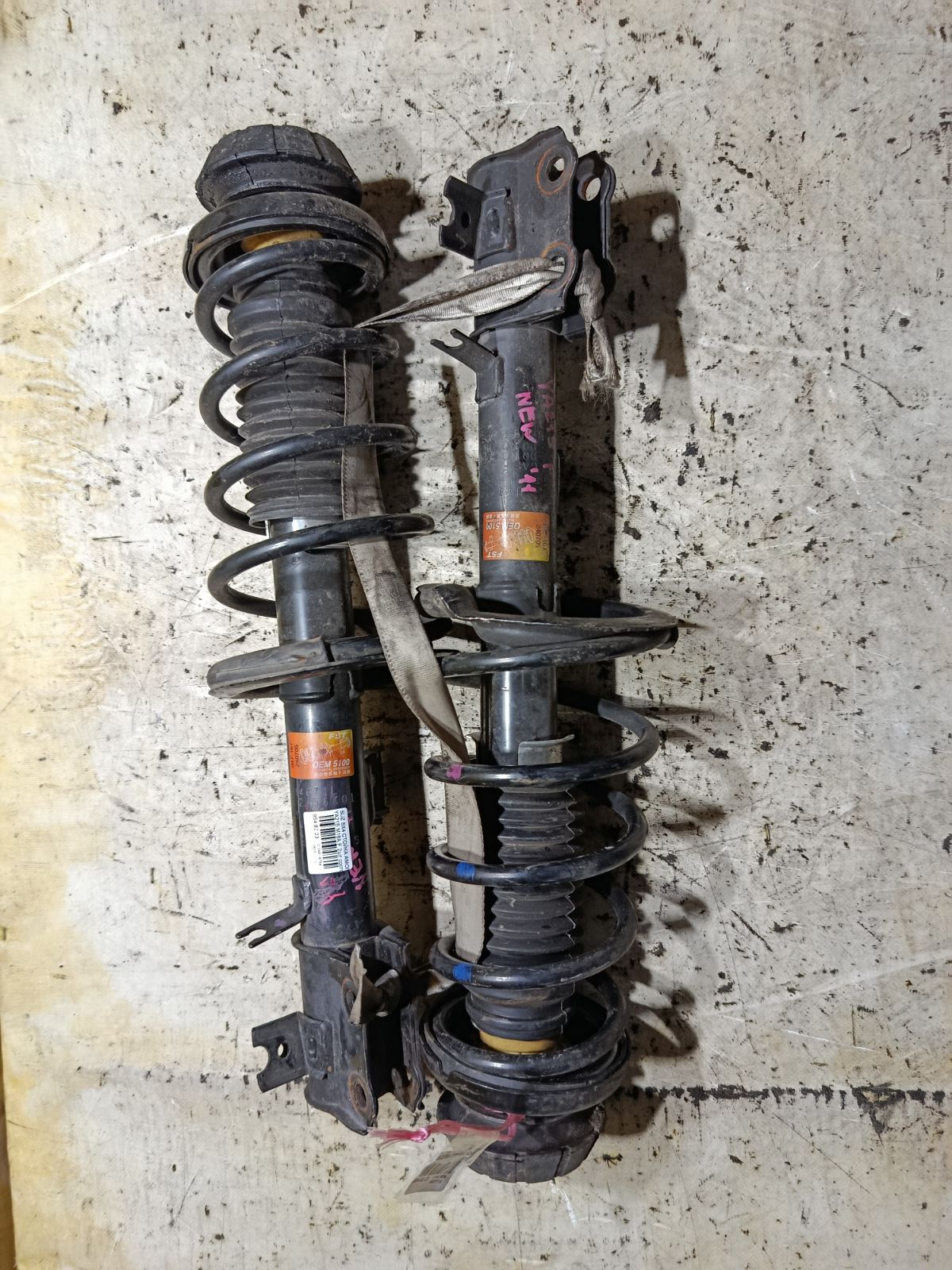 Стойка амортизатора на Suzuki Sx4 YA21S M16A Фото 1