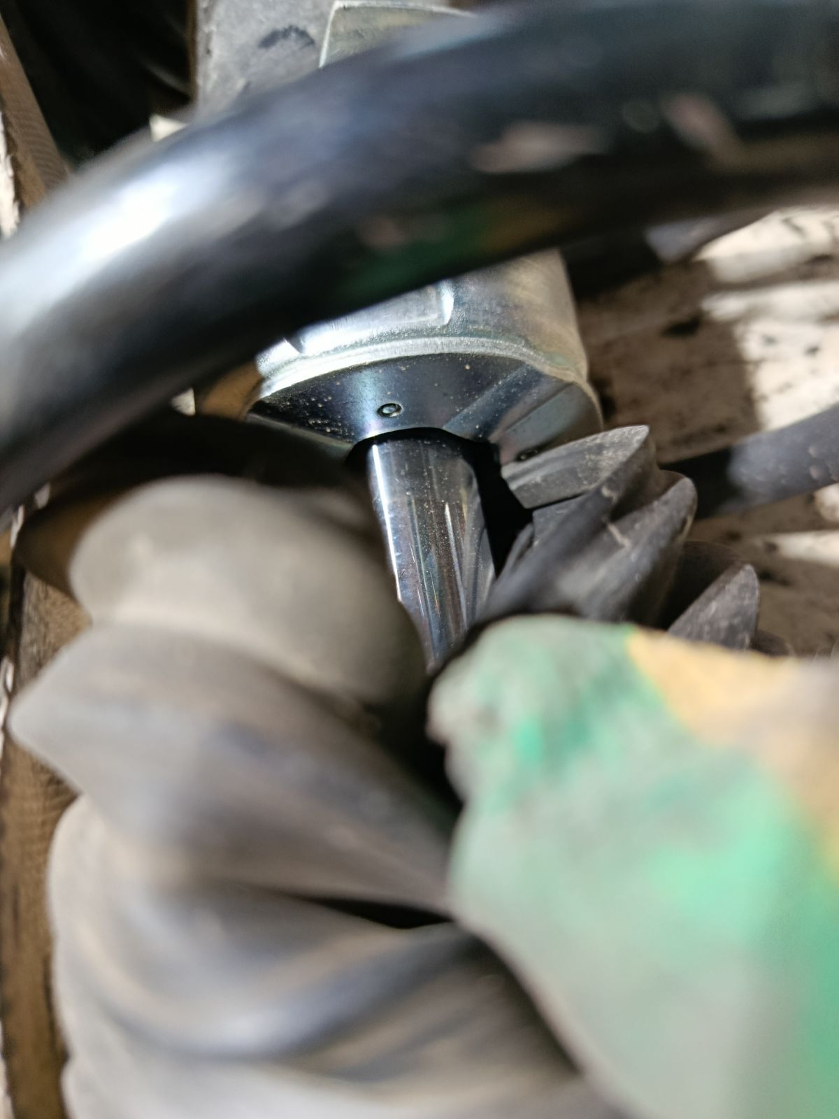 Стойка амортизатора на Suzuki Sx4 YA21S M16A Фото 3