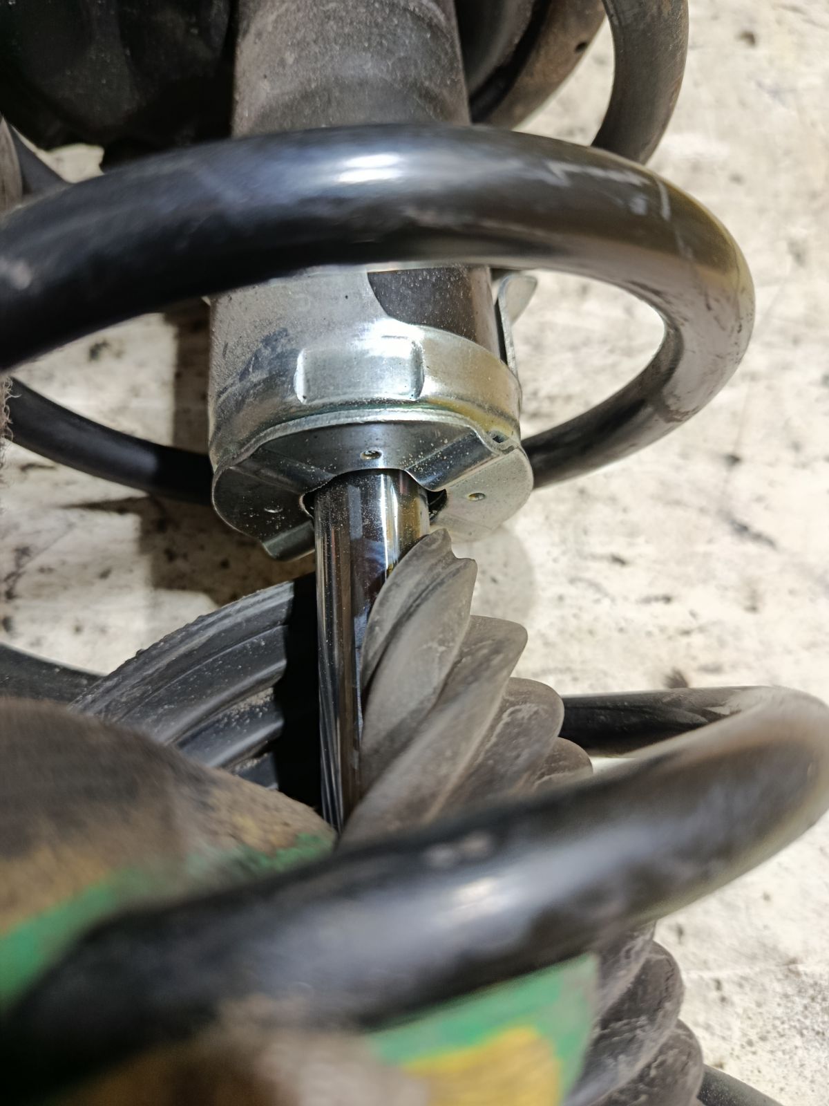 Стойка амортизатора на Suzuki Sx4 YA21S M16A Фото 4