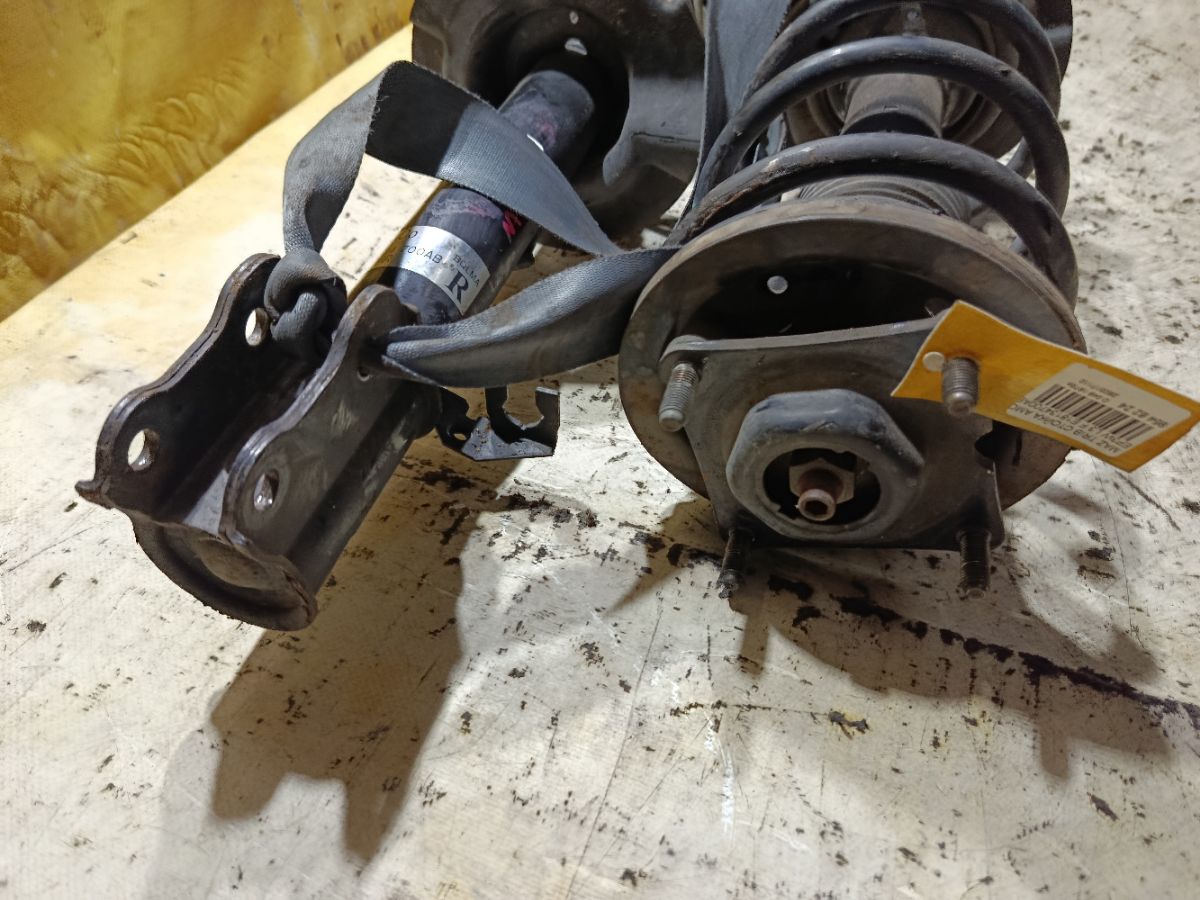 Стойка амортизатора E18134700AB, E18134900AB на Mazda Tribute EP3W L3 Фото 2