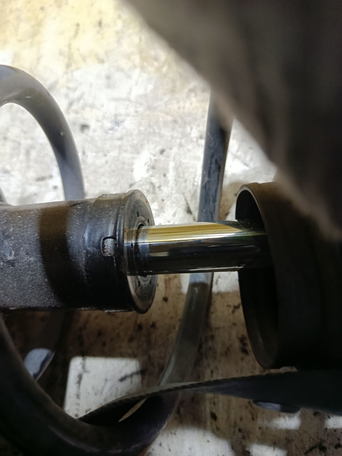 Стойка амортизатора E18134700AB, E18134900AB на Mazda Tribute EP3W L3 Фото 5