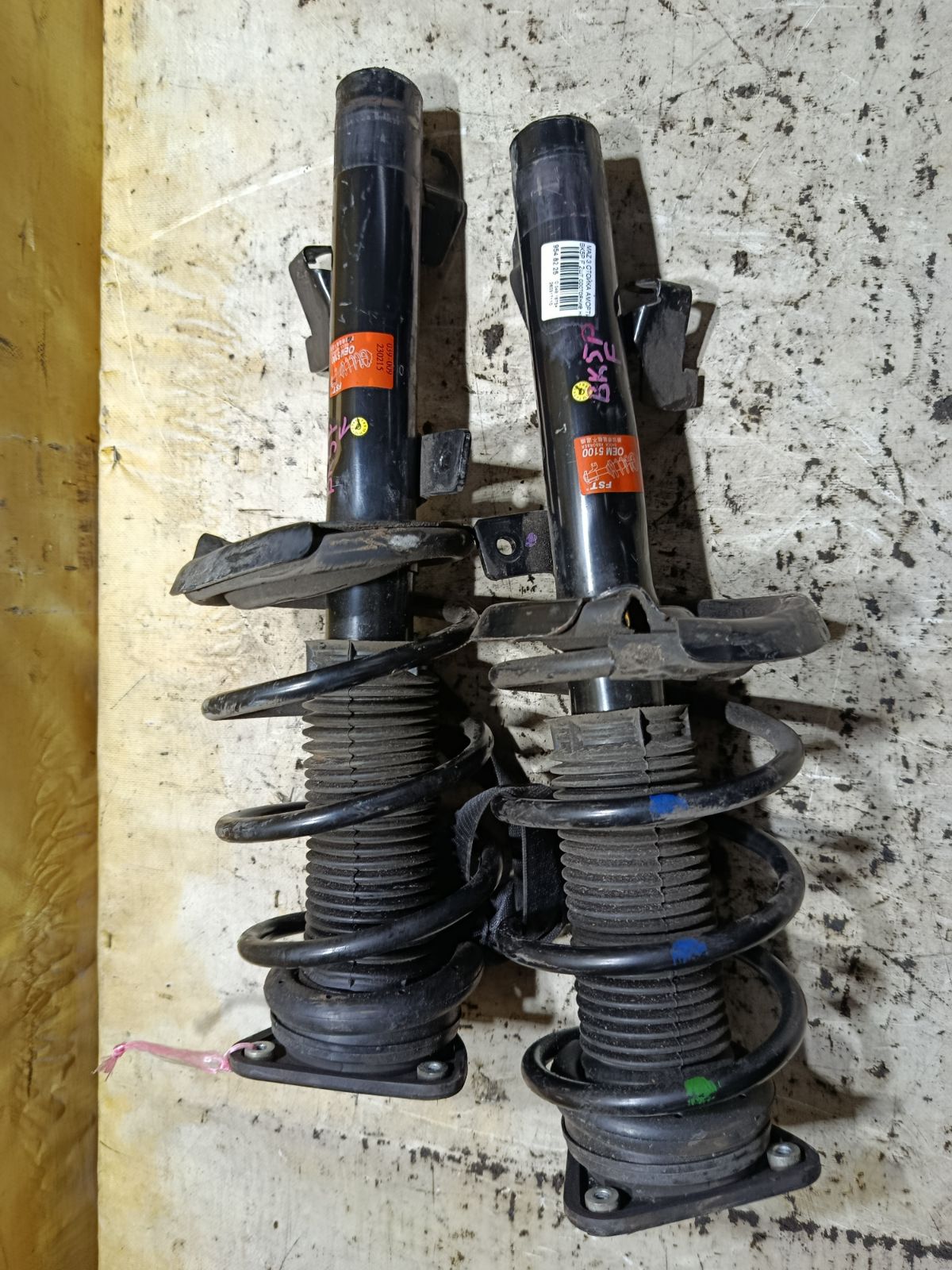 Стойка амортизатора на Mazda 3 BK5P Фото 1