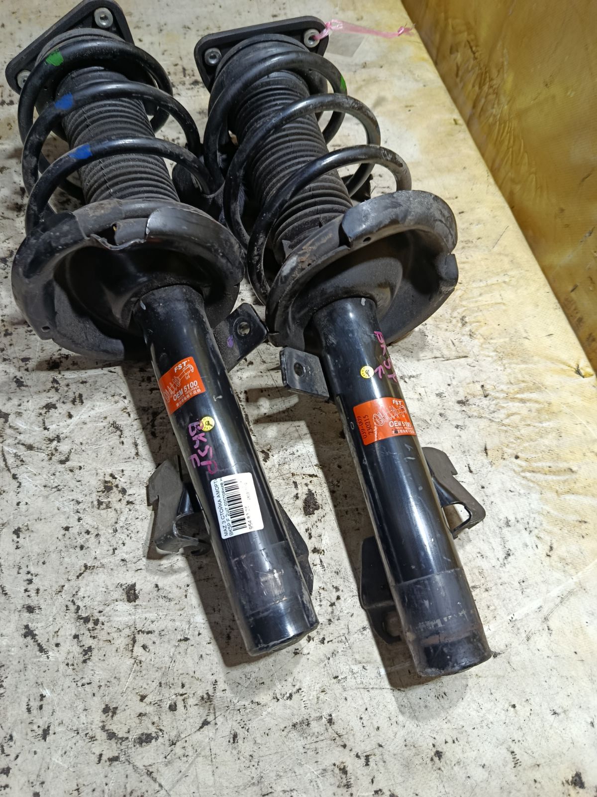 Стойка амортизатора на Mazda 3 BK5P Фото 3