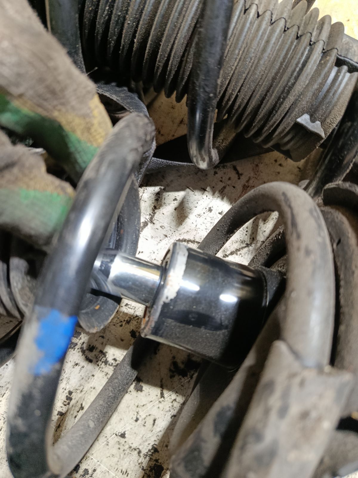 Стойка амортизатора на Mazda 3 BK5P Фото 4