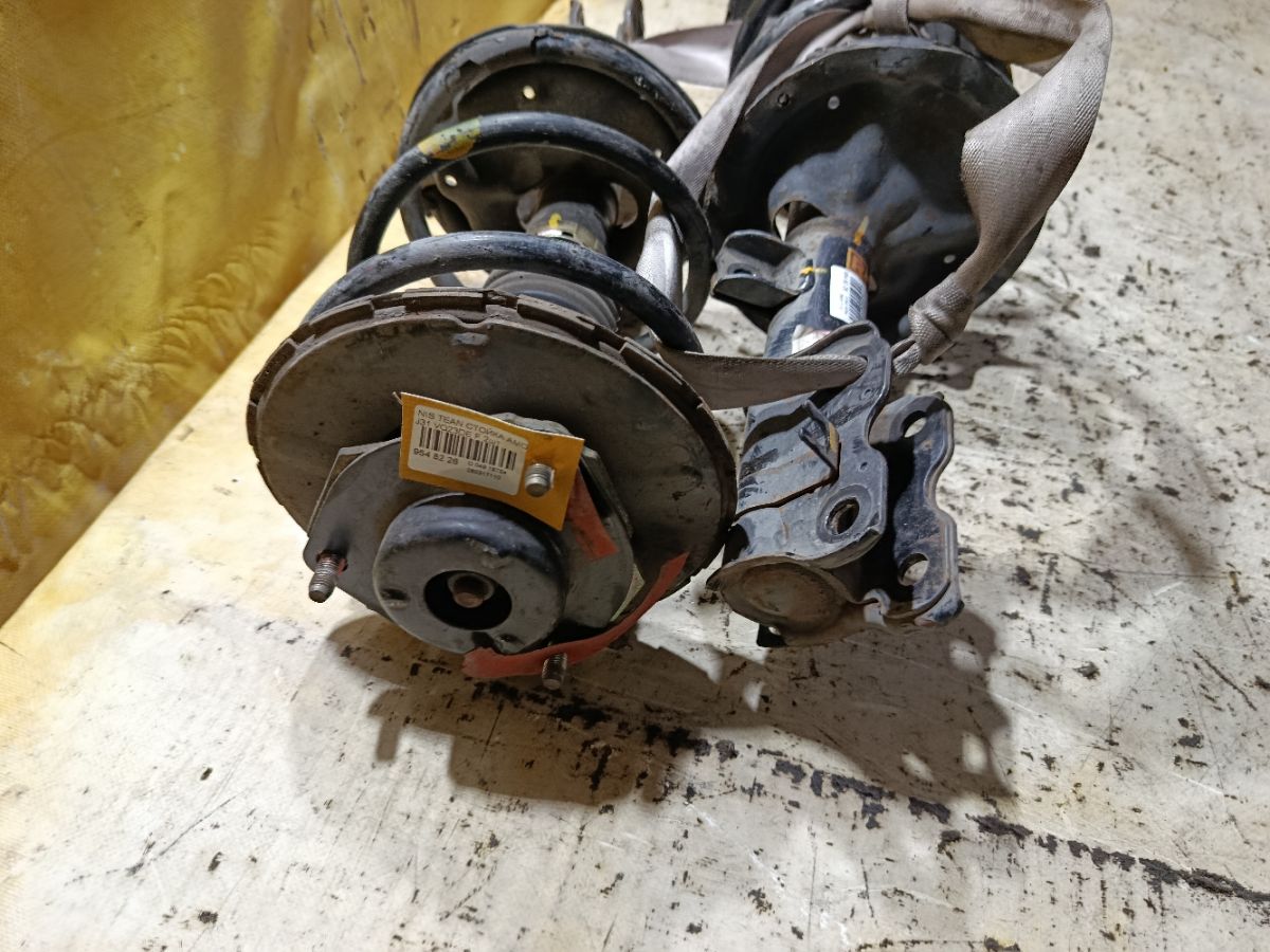 Стойка амортизатора на Nissan Teana J31 VQ23DE Фото 2