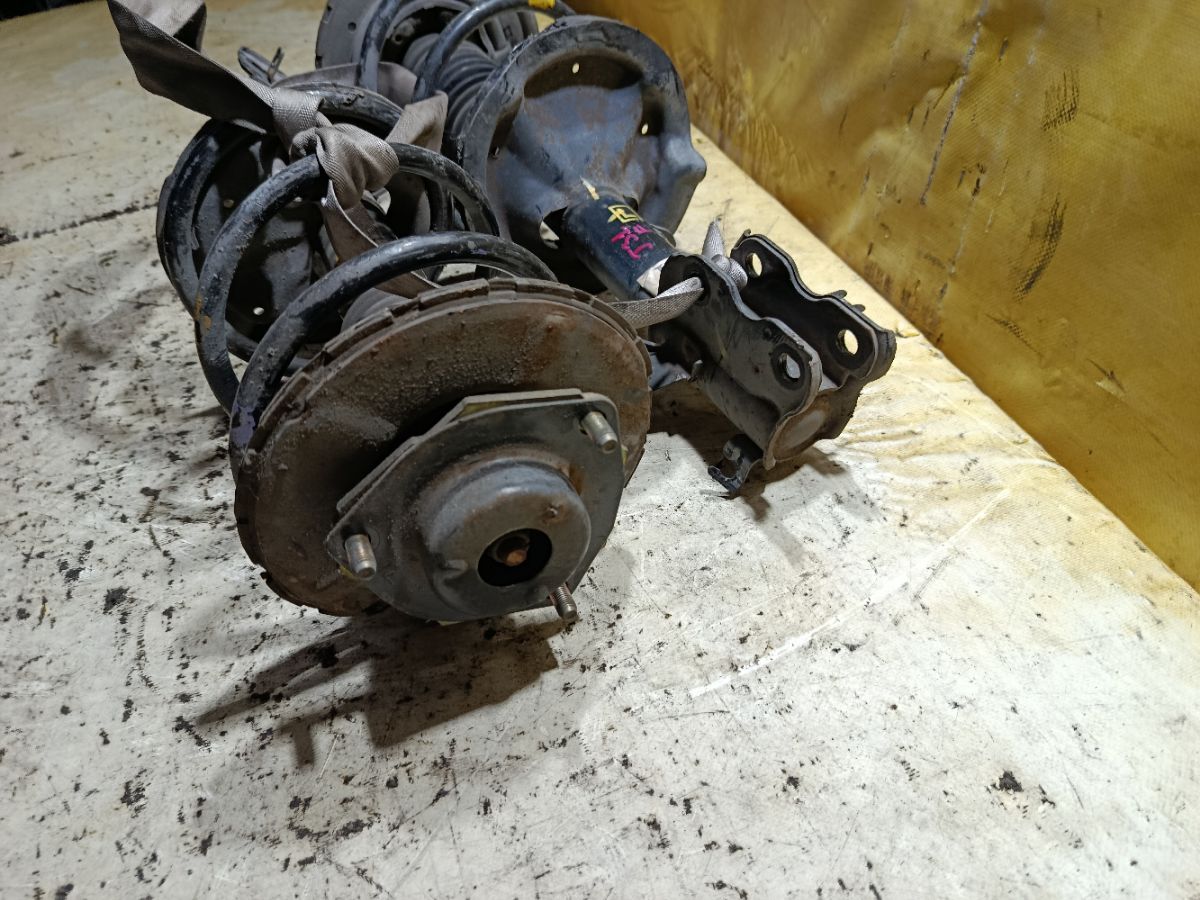 Стойка амортизатора на Nissan Teana J31 VQ23DE Фото 3