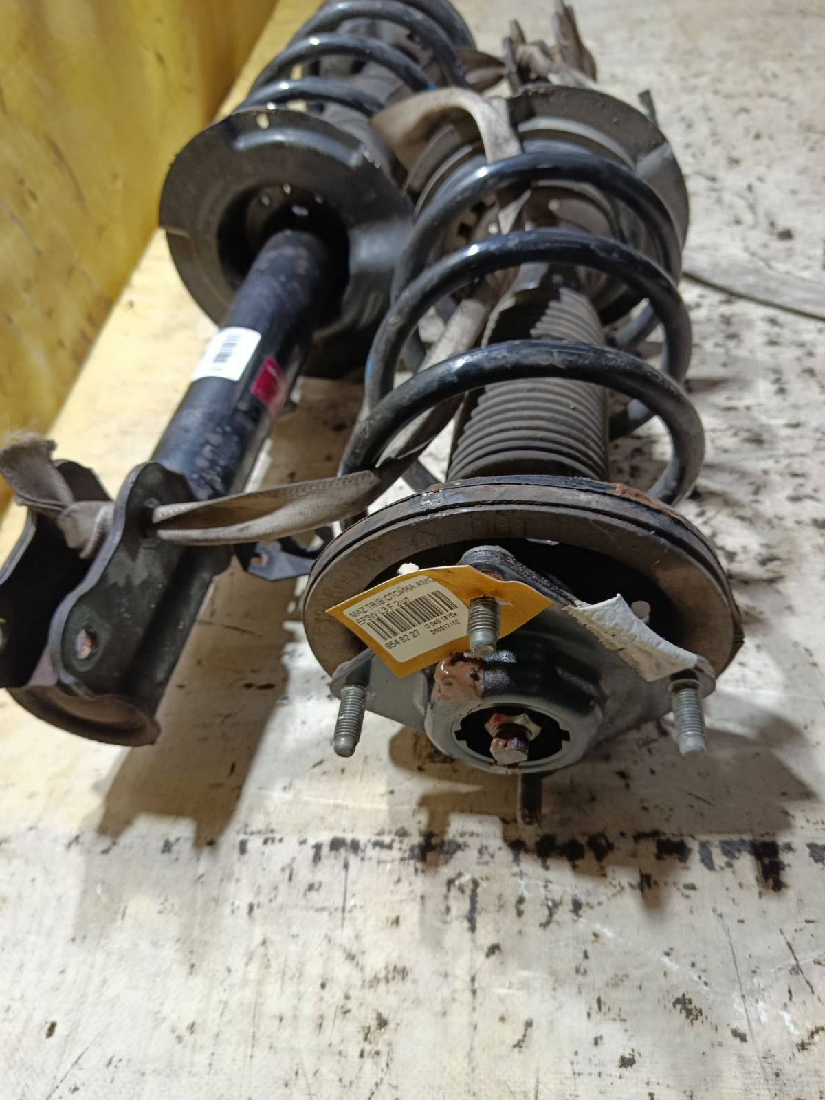 Стойка амортизатора на Mazda Tribute EP3W L3 Фото 2