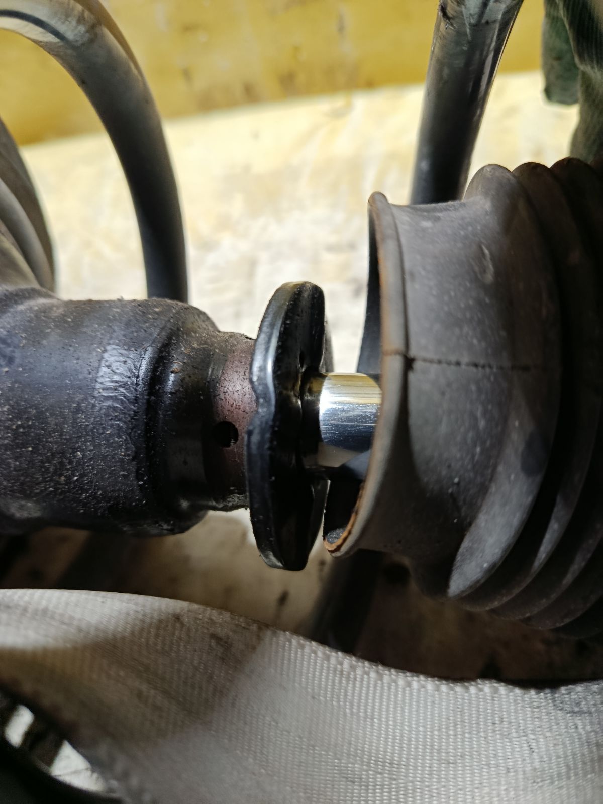 Стойка амортизатора на Mazda Tribute EP3W L3 Фото 5