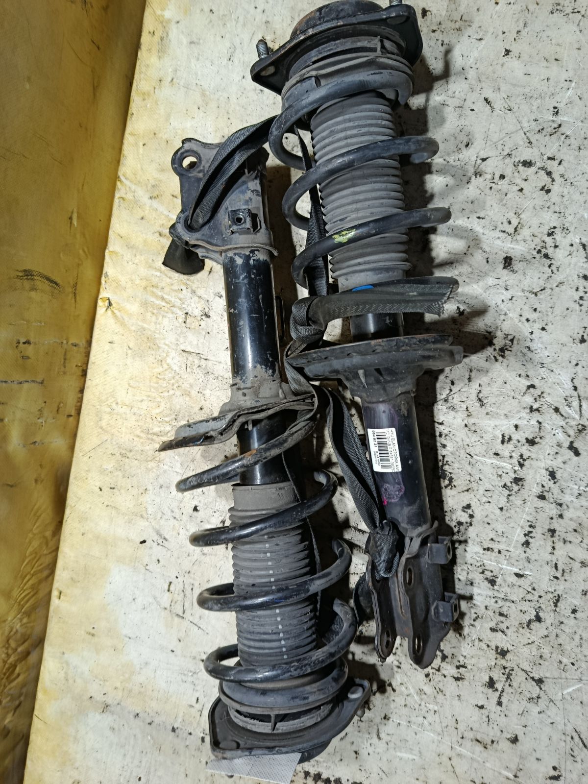 Стойка амортизатора 54661-3X250, 54651-3X250 на Hyundai Elantra MD G4NB Фото 1