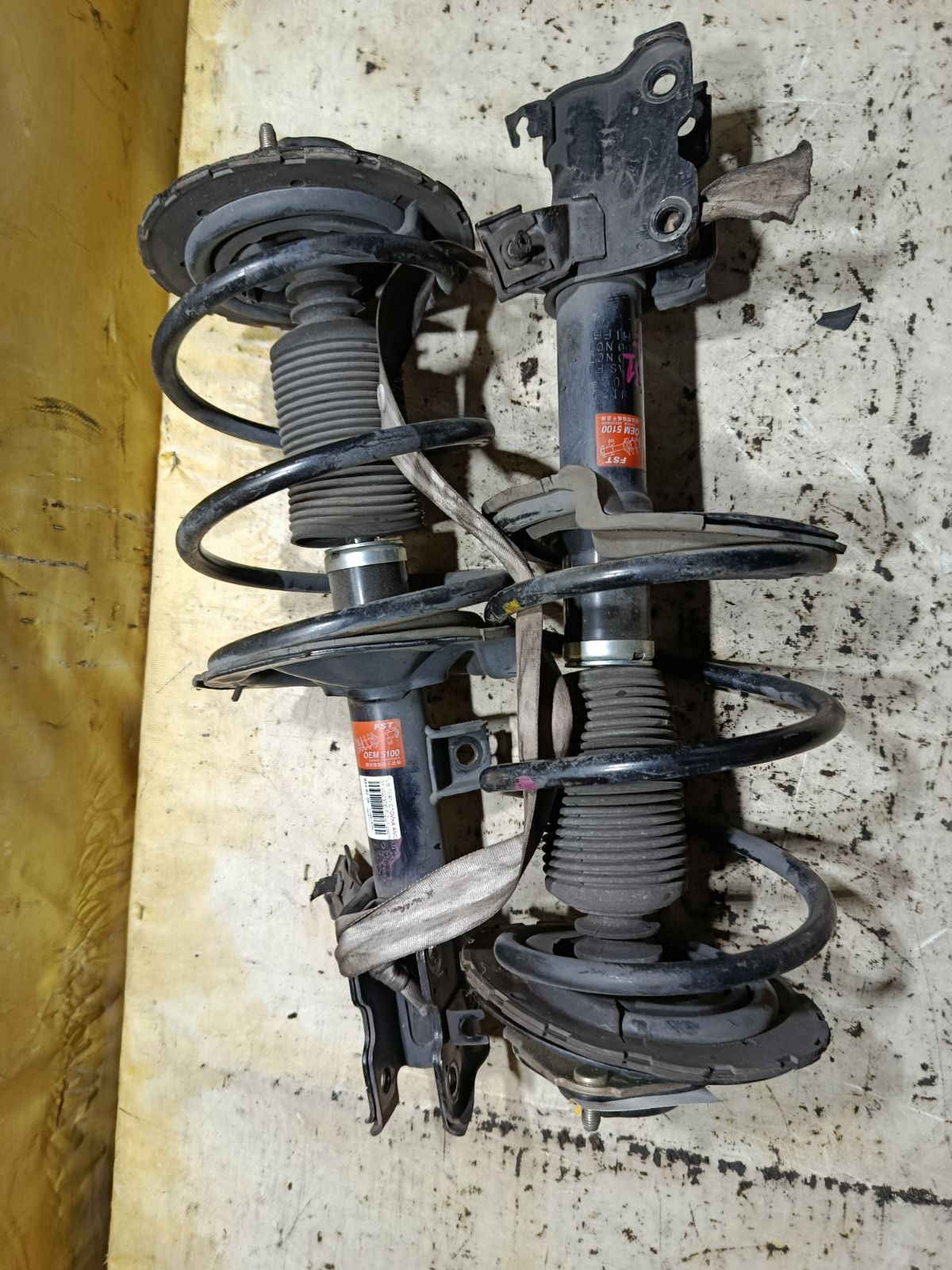 Стойка амортизатора на Nissan Teana J31 VQ23DE Фото 1