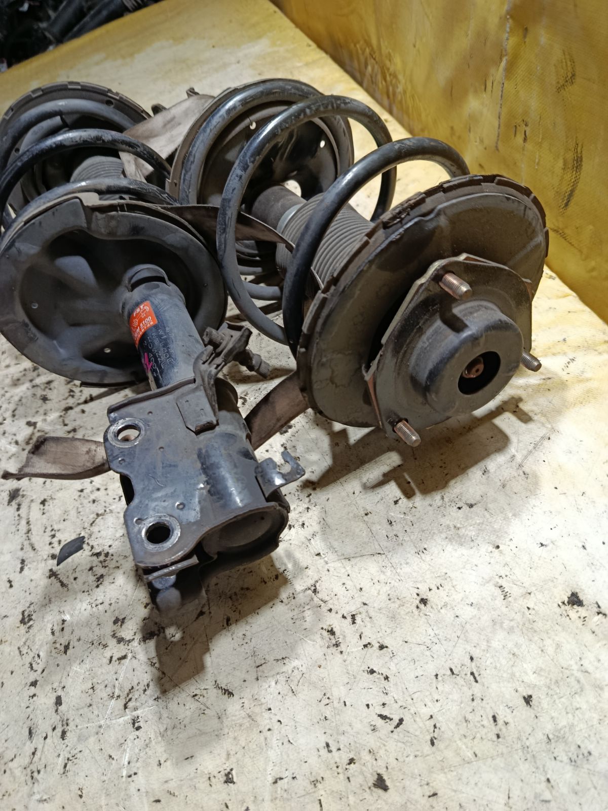 Стойка амортизатора на Nissan Teana J31 VQ23DE Фото 3